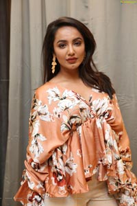 Tejaswi Madivada HD Photos