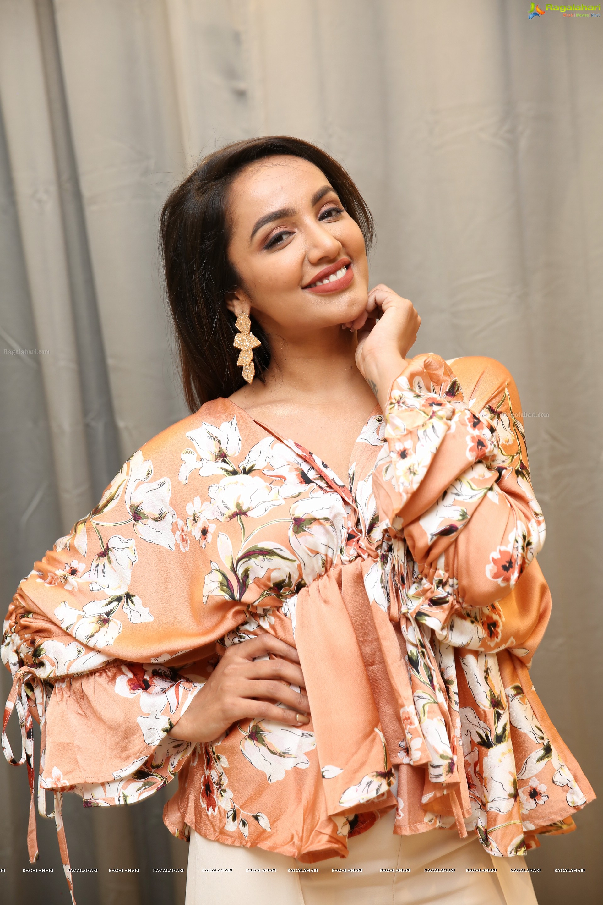 Tejaswi Madivada @ Shachi Luxury Store for Women Launch - HD Gallery