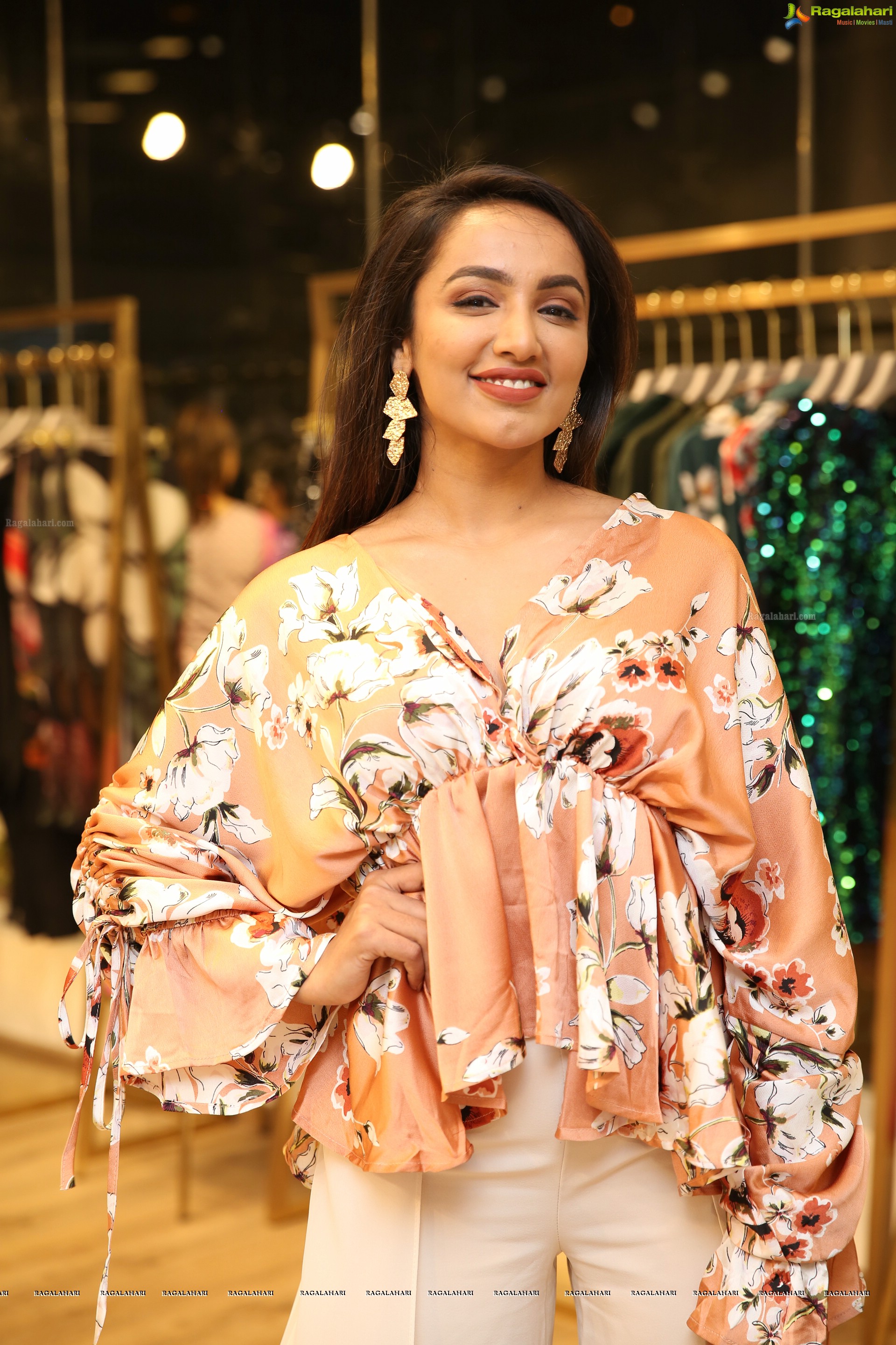 Tejaswi Madivada @ Shachi Luxury Store for Women Launch - HD Gallery