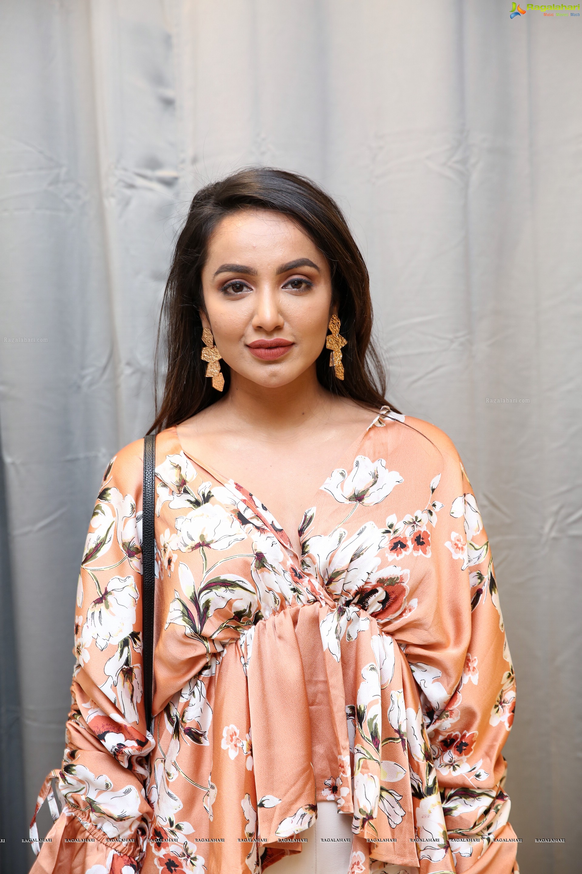 Tejaswi Madivada @ Shachi Luxury Store for Women Launch - HD Gallery