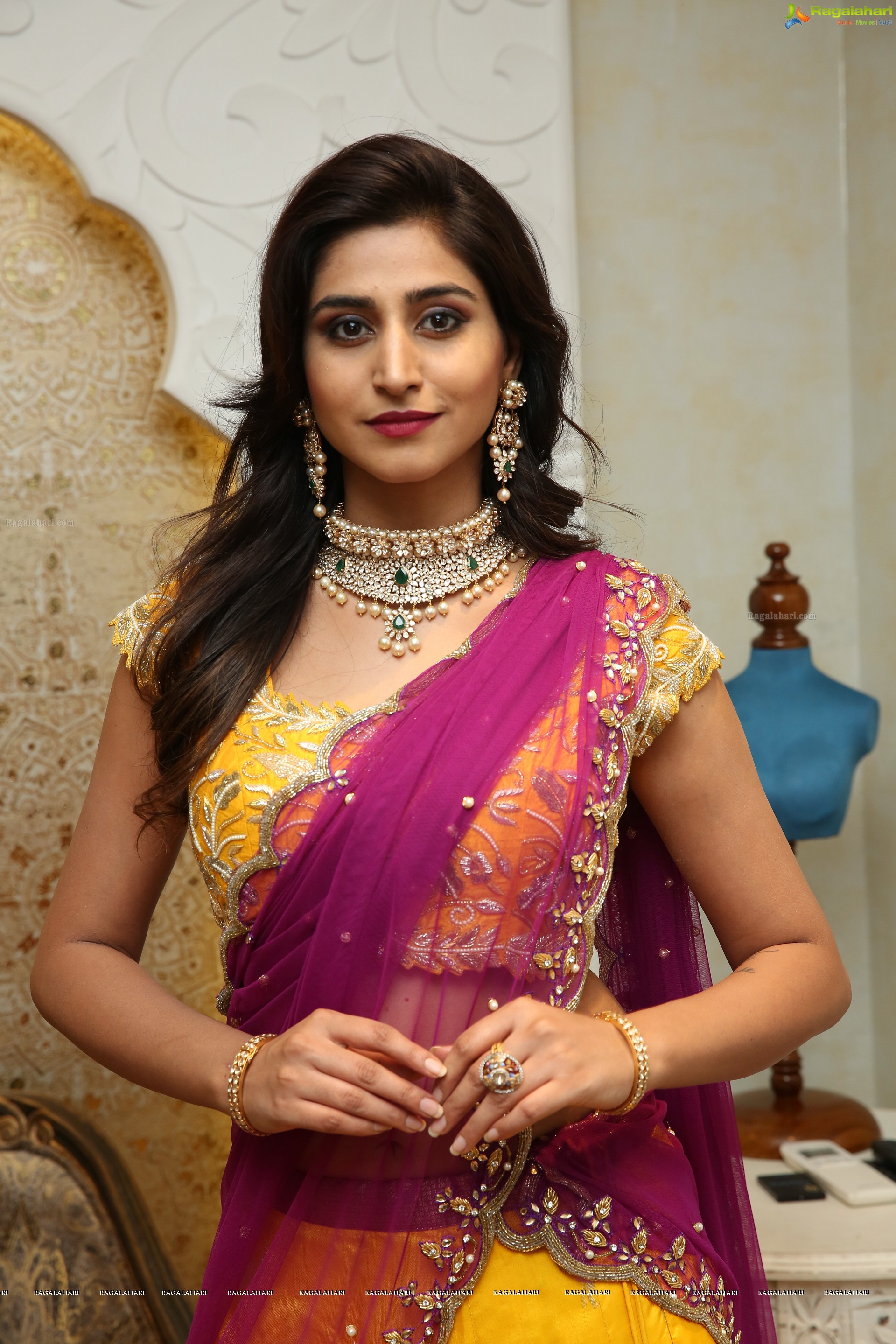 Varshini Sounderajan @ The Royal Navarathri Collection & Dolphin D3 Exhibition by Kalasha Jewels - HD Gallery