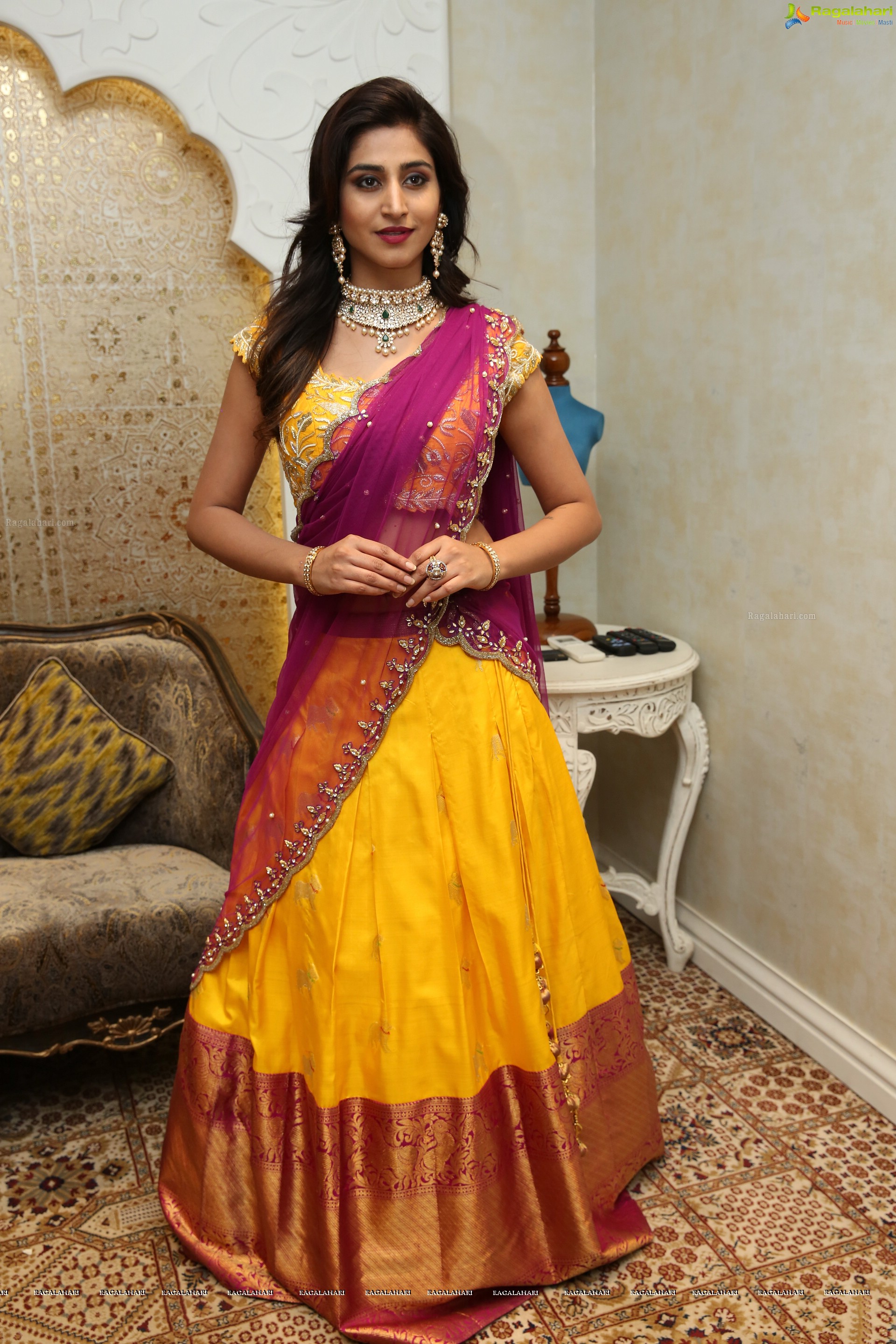 Varshini Sounderajan @ The Royal Navarathri Collection & Dolphin D3 Exhibition by Kalasha Jewels - HD Gallery