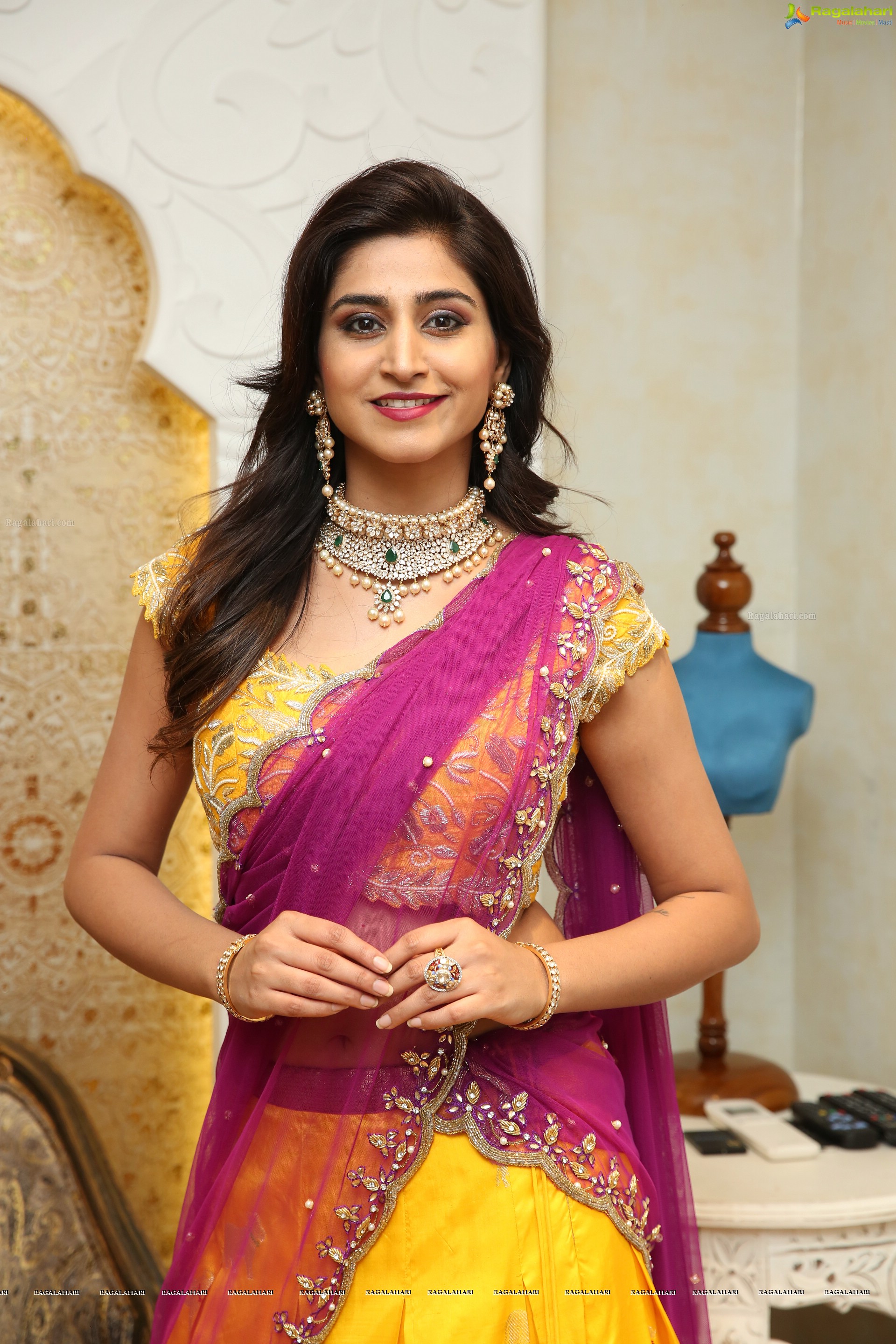 Varshini Sounderajan @ The Royal Navarathri Collection & Dolphin D3 Exhibition by Kalasha Jewels - HD Gallery