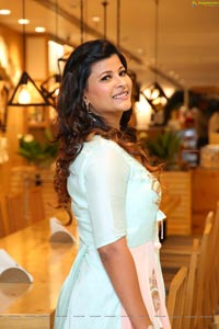 Veena Vijendar (HD) Photo Gallery