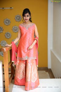 Preethi Singh at Sutraa Logo Launch