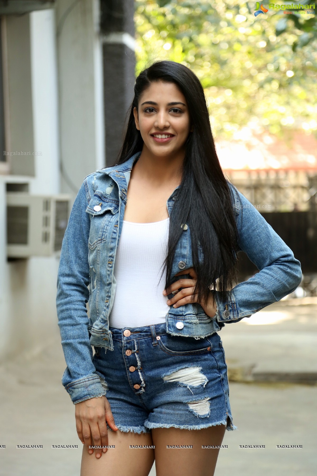 Daksha Nagarkar @ Husharu Press Meet