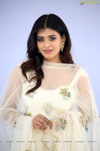 Hebah Patel at 24 Kisses Trailer Launch