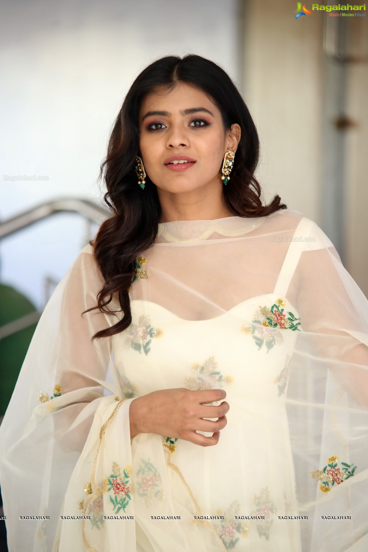 Hebah Patel @ 24 Kisses Trailer Launch