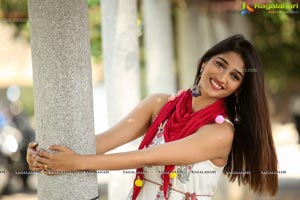 Telugu heroine Priya Vadlamani