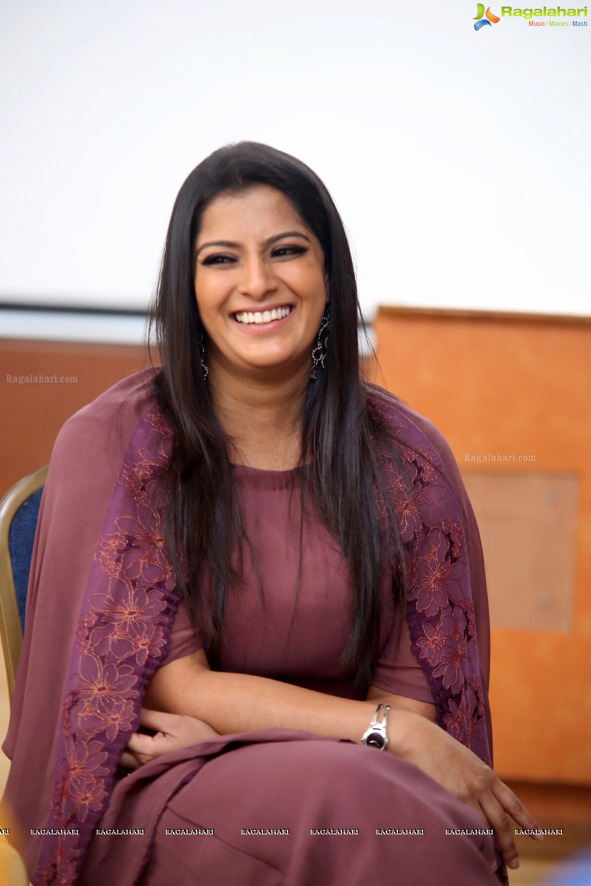 Varalaxmi Sarathkumar @ Sarkar Interview