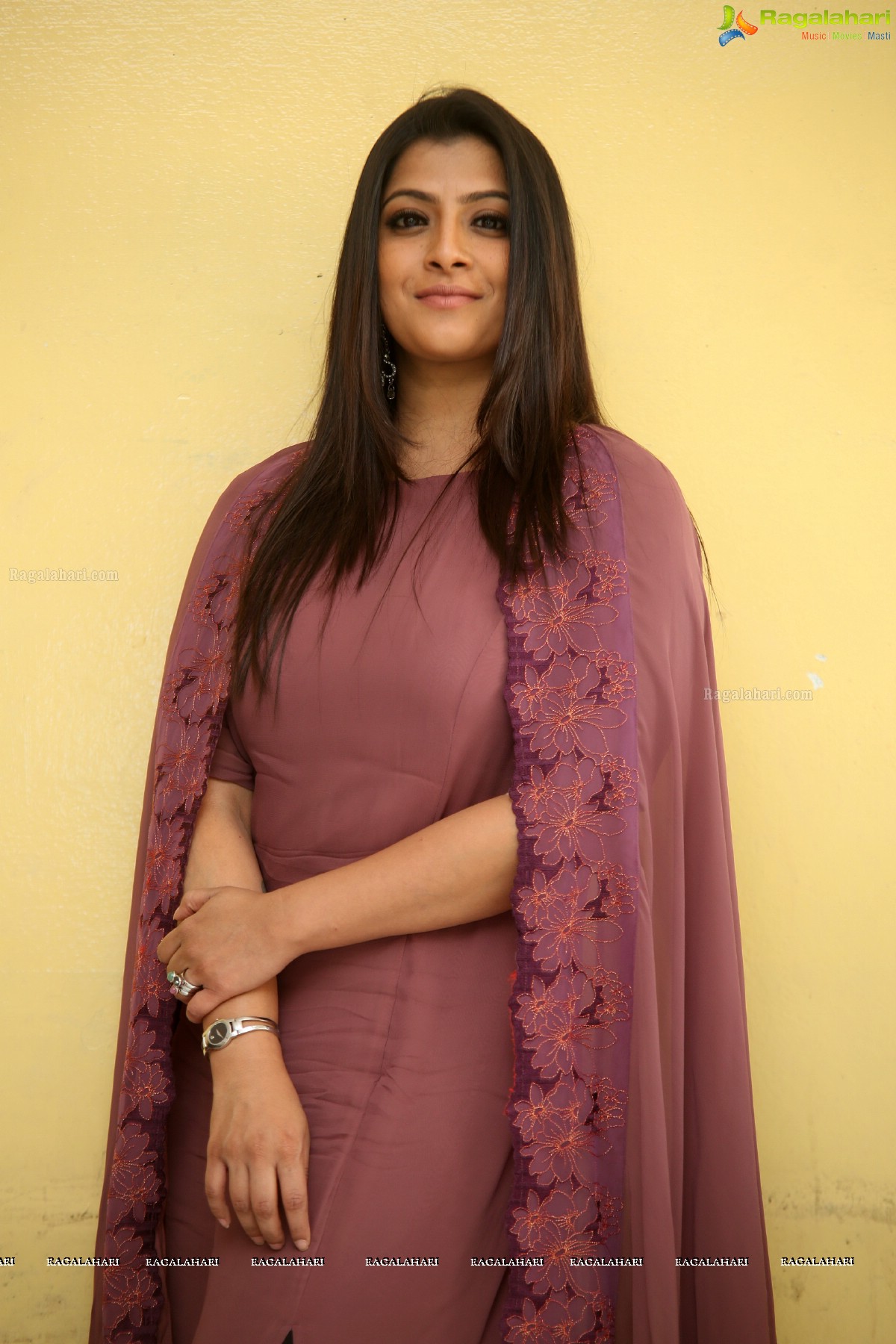 Varalaxmi Sarathkumar @ Sarkar Interview