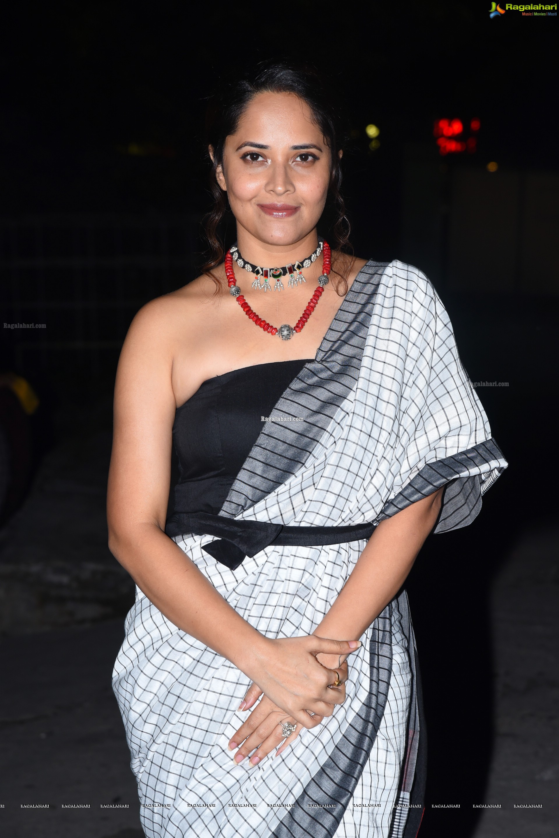 Anasuya Bharadwaj @ Meeku Maathrame Cheptha Pre-Release Event - HD Gallery