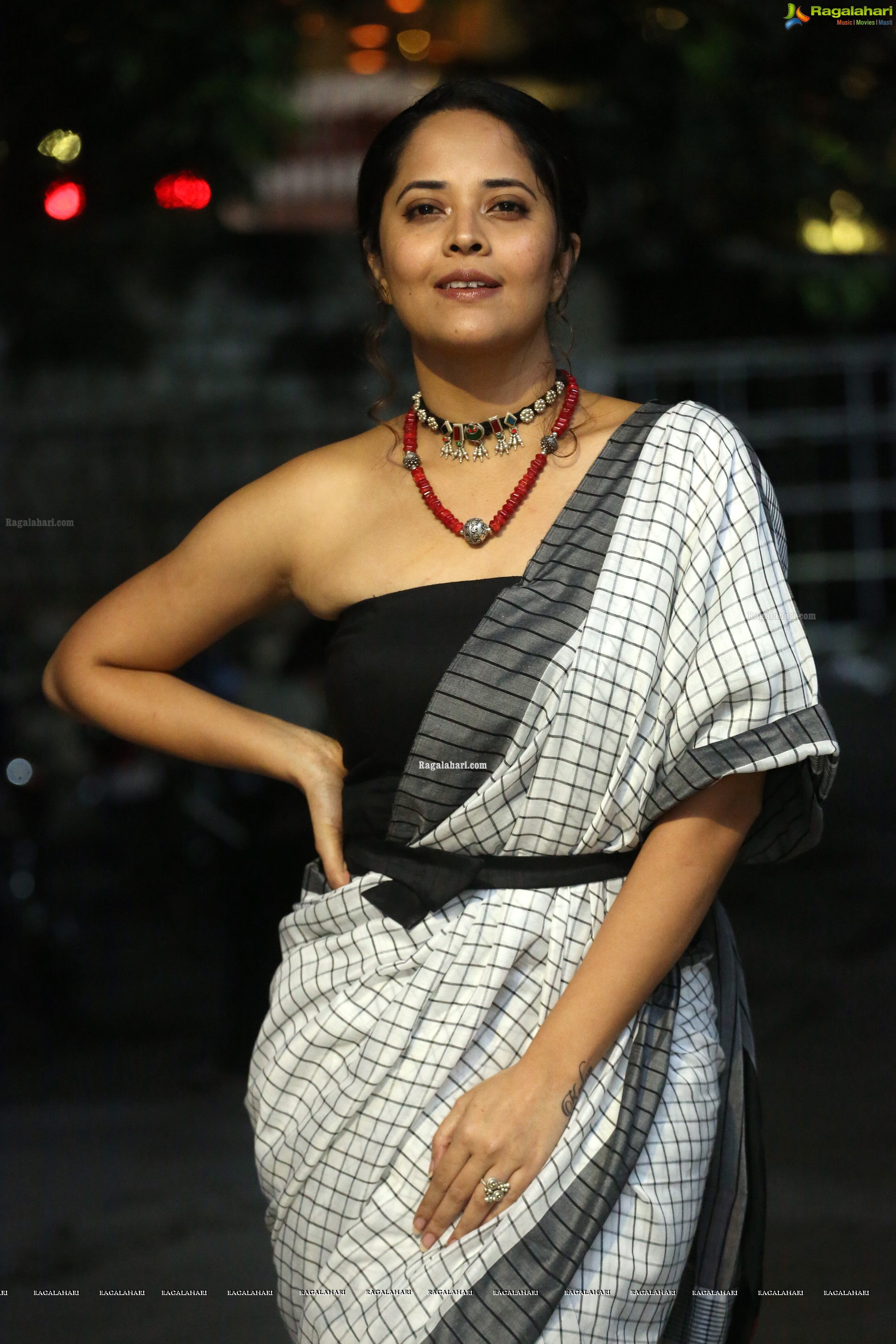 Anasuya Bharadwaj @ Meeku Maathrame Cheptha Pre-Release Event - HD Gallery