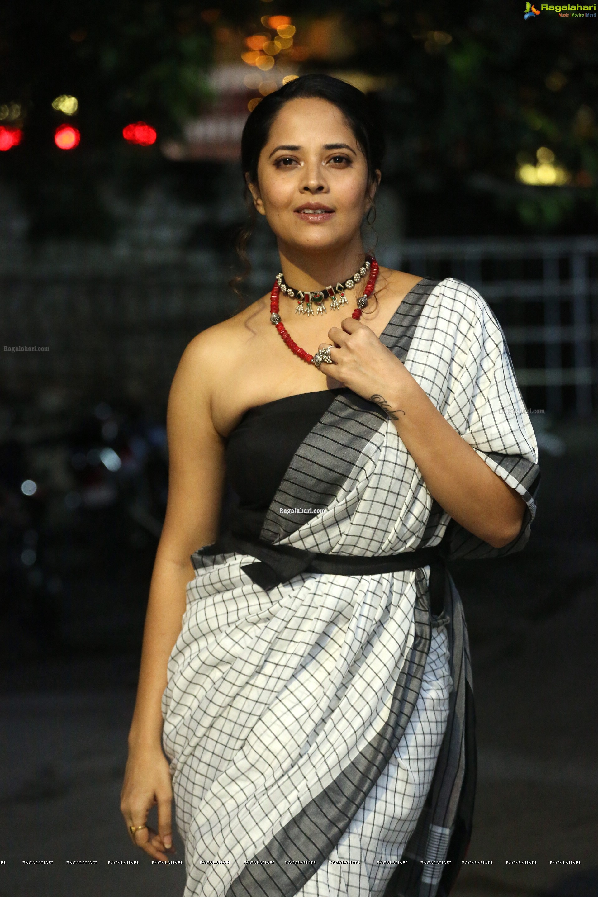 Anasuya Bharadwaj @ Meeku Maathrame Cheptha Pre-Release Event - HD Gallery