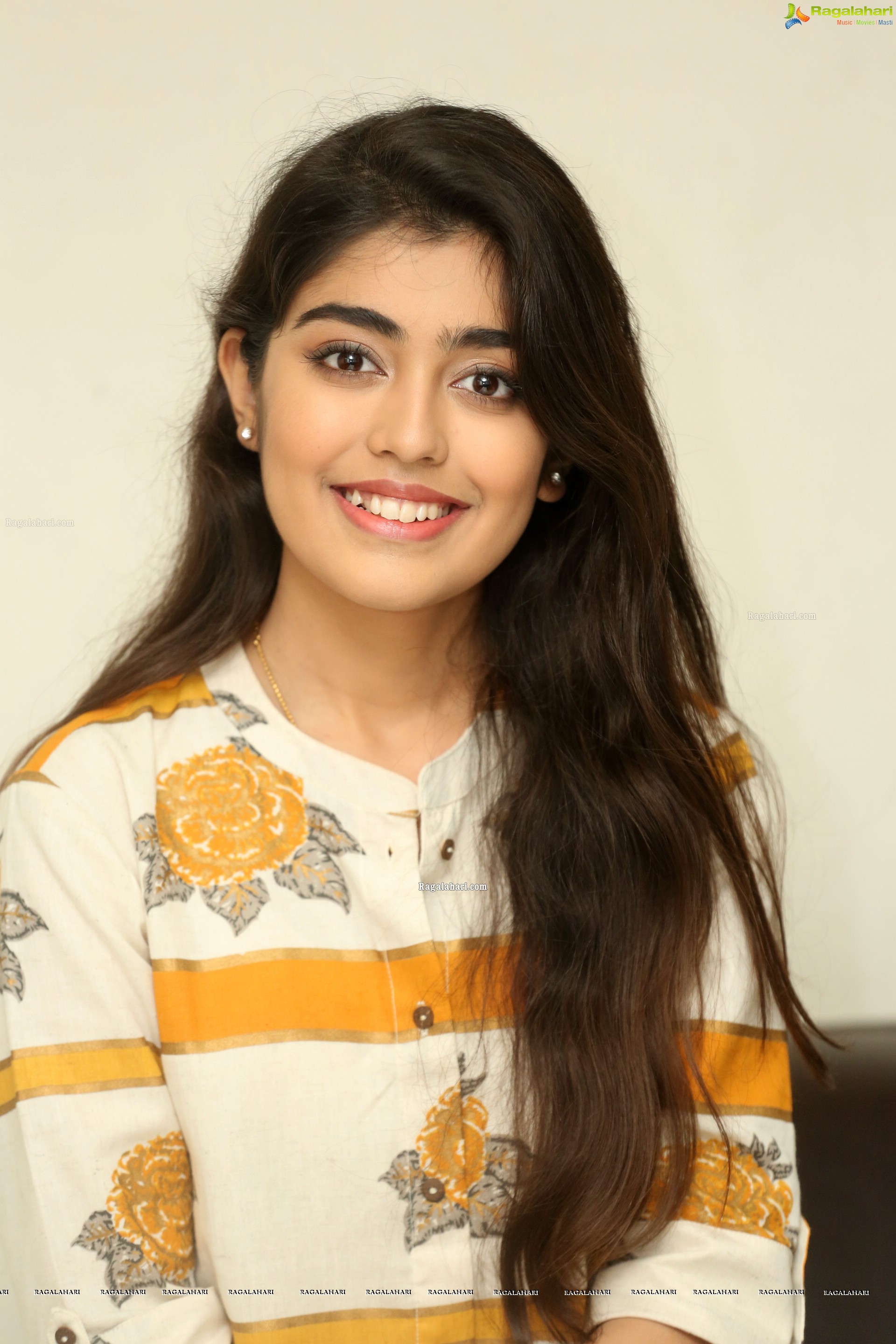 Gargeyi Yellapragada @ Evvariki heppoddu Interview - HD Gallery