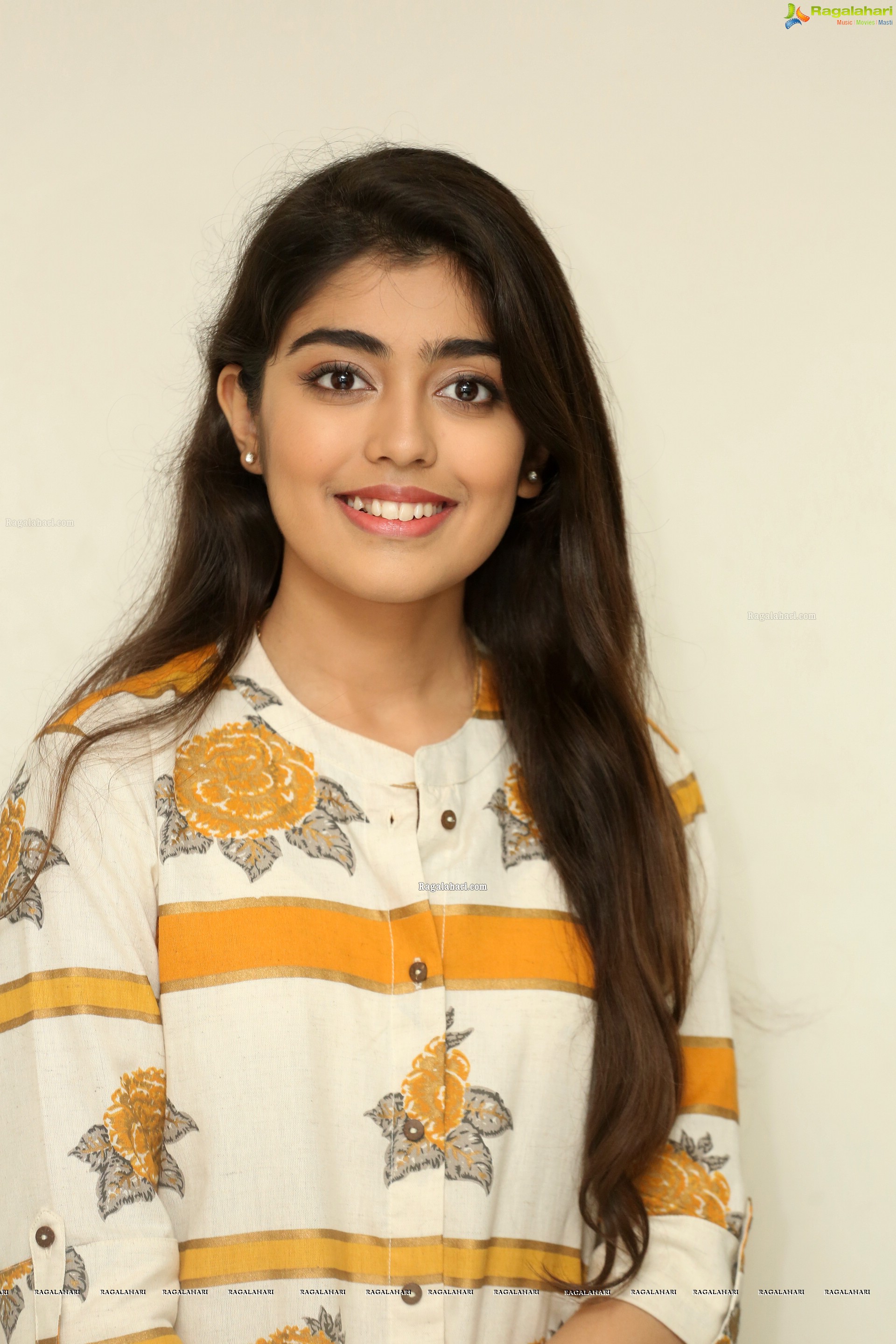 Gargeyi Yellapragada @ Evvariki heppoddu Interview - HD Gallery