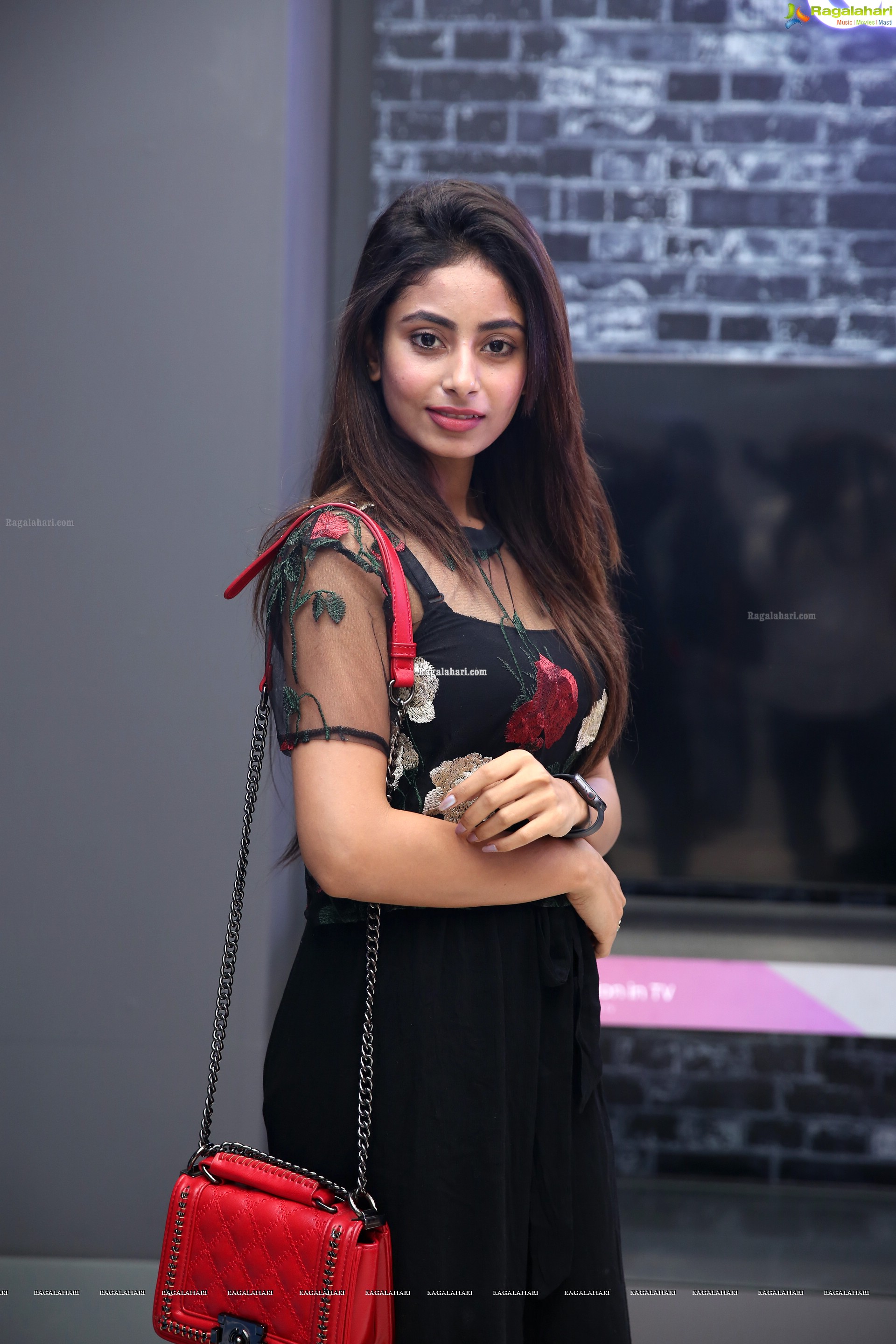 Honey Chowdary @ Bajaj Electronics Gold Hungama 2019 Winner Announcement - HD Gallery