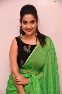 Manjusha at Evvarikee Cheppoddu Pre-Release Event