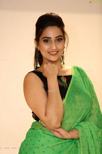 Manjusha at Evvarikee Cheppoddu Pre-Release Event