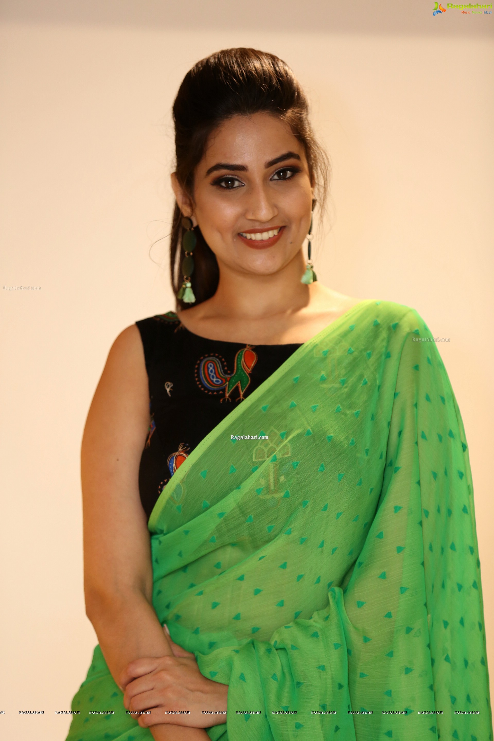 Manjusha @ Evvarikee Cheppoddu Pre-Release Event - HD Gallery