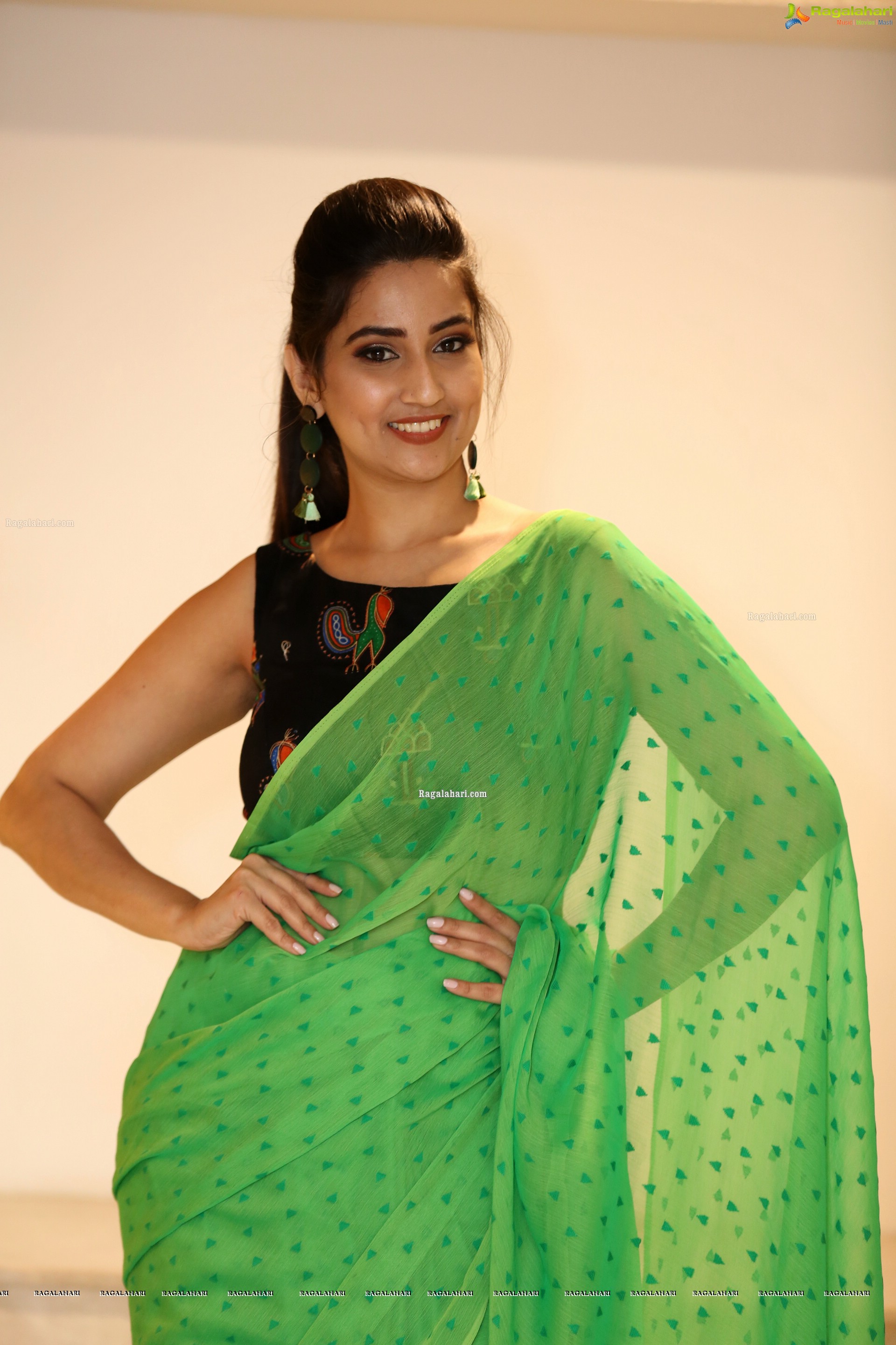 Manjusha @ Evvarikee Cheppoddu Pre-Release Event - HD Gallery