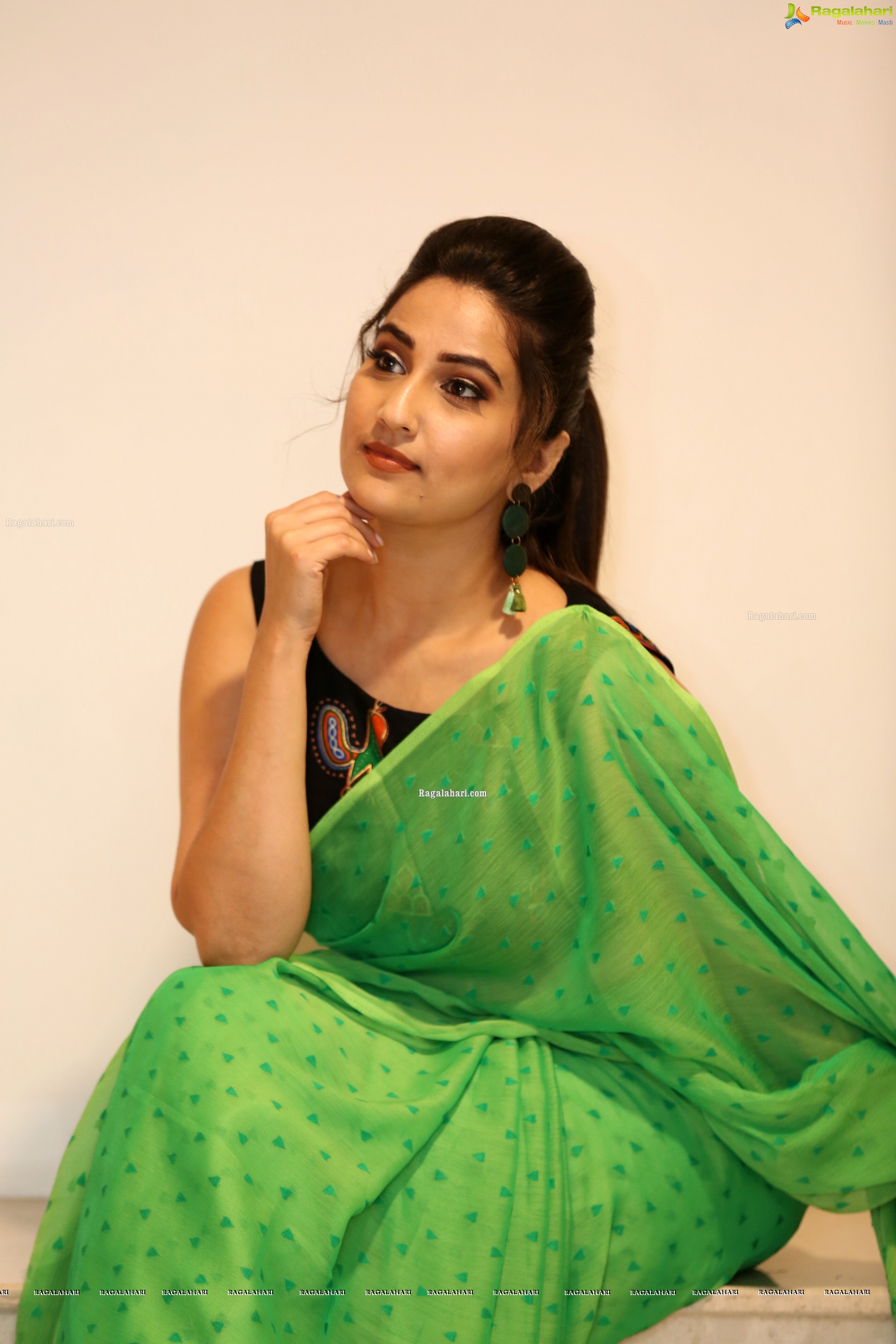 Manjusha @ Evvarikee Cheppoddu Pre-Release Event - HD Gallery