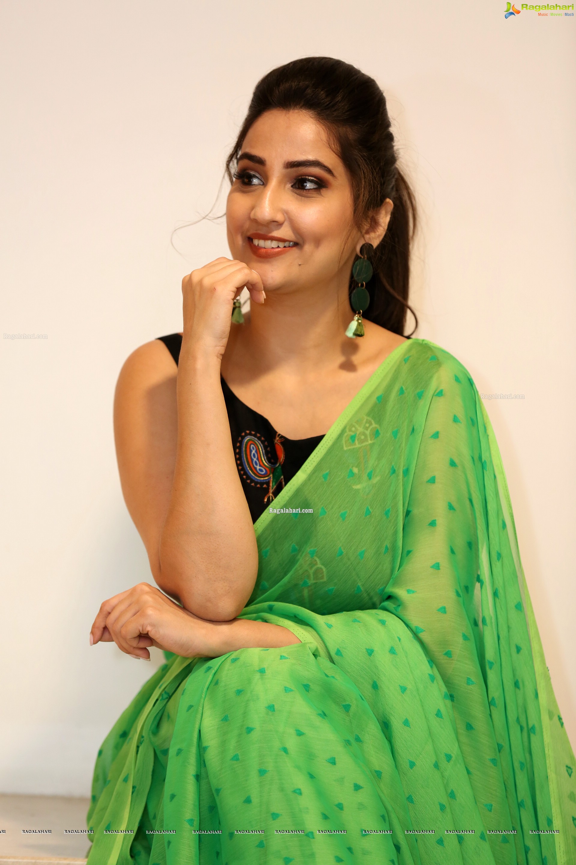 Manjusha @ Evvarikee Cheppoddu Pre-Release Event - HD Gallery