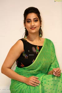 Manjusha at Evvarikee Cheppoddu Pre-Release Event