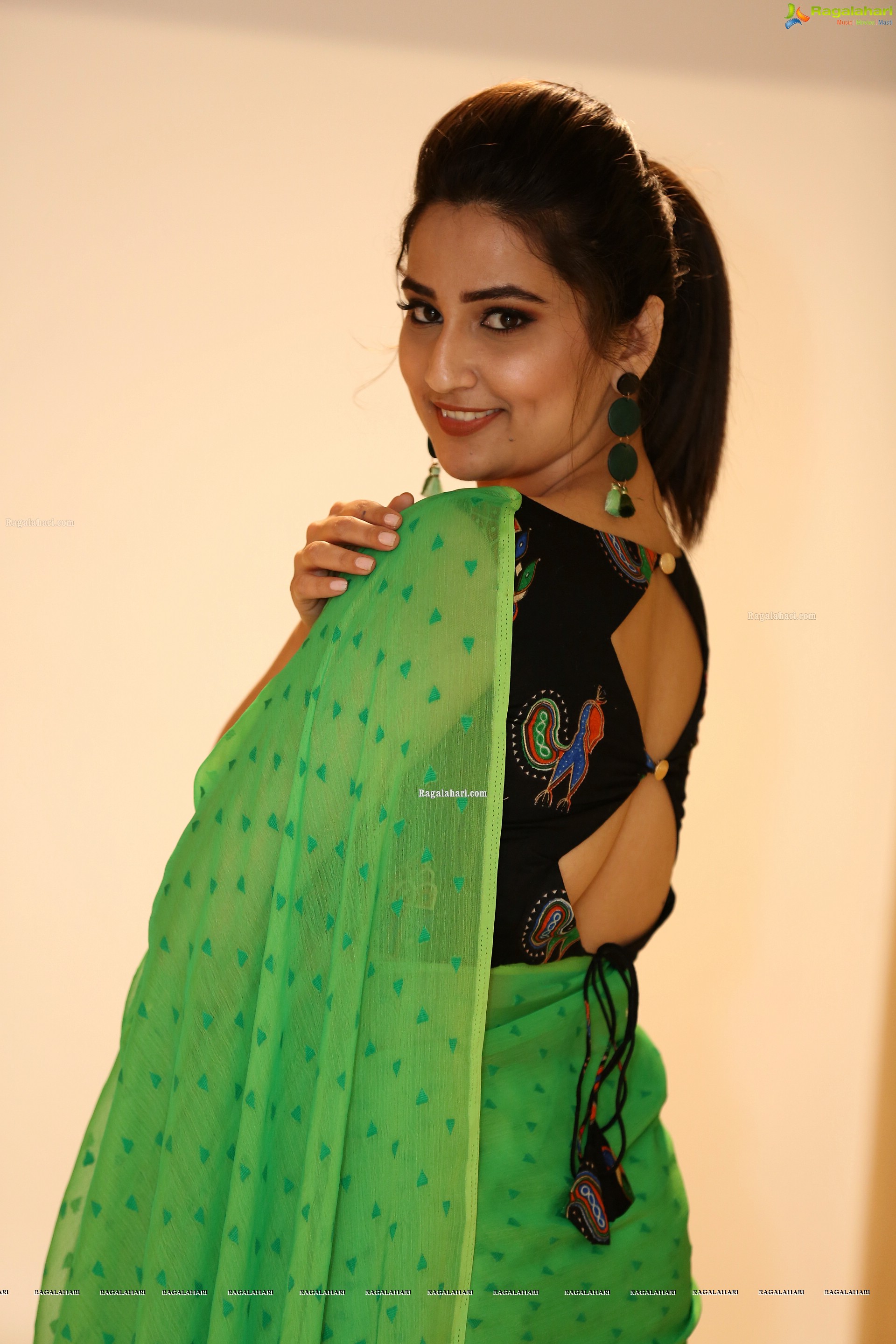 Manjusha @ Evvarikee Cheppoddu Pre-Release Event - HD Gallery