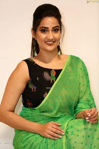 Manjusha at Evvarikee Cheppoddu Pre-Release Event