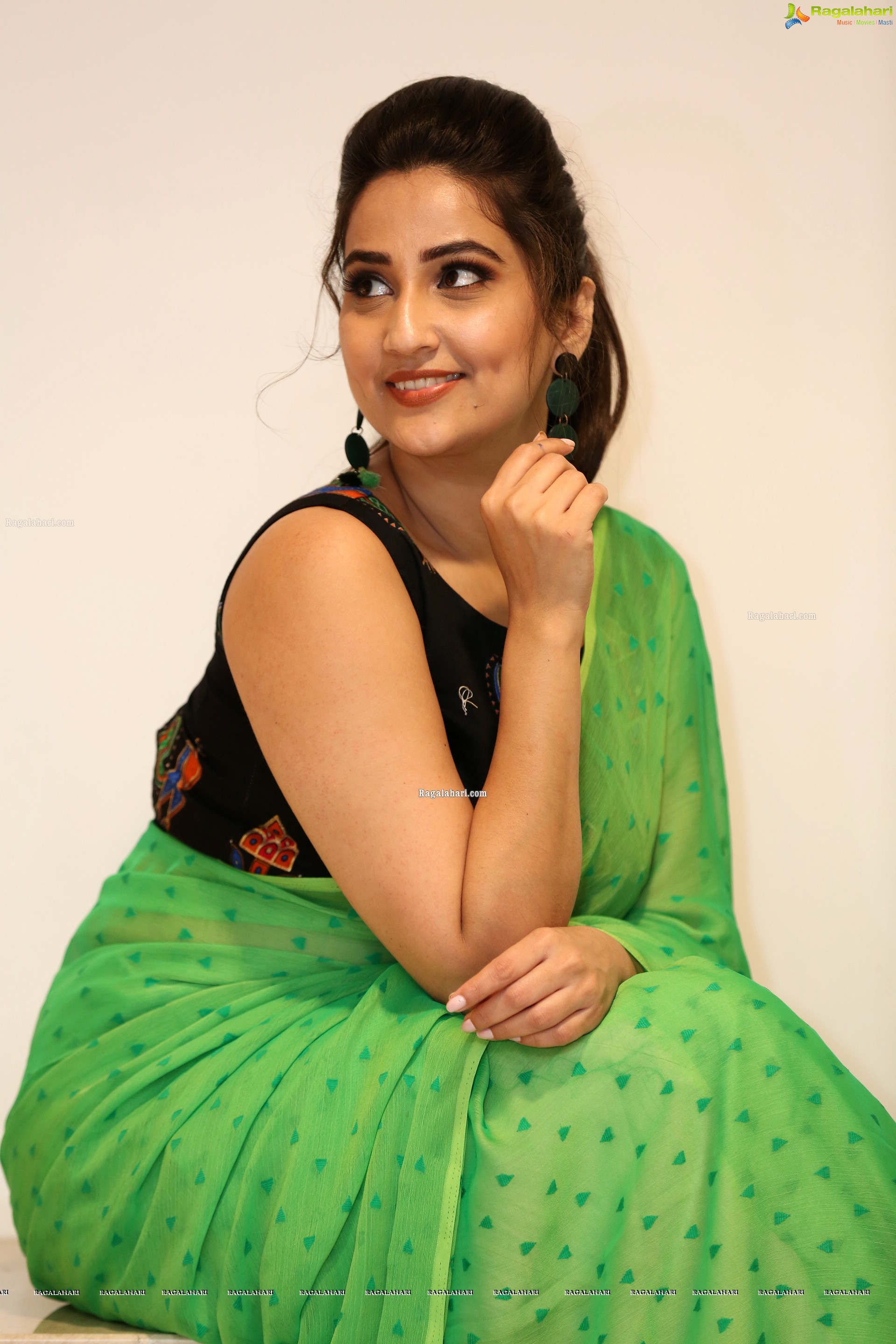 Manjusha @ Evvarikee Cheppoddu Pre-Release Event - HD Gallery