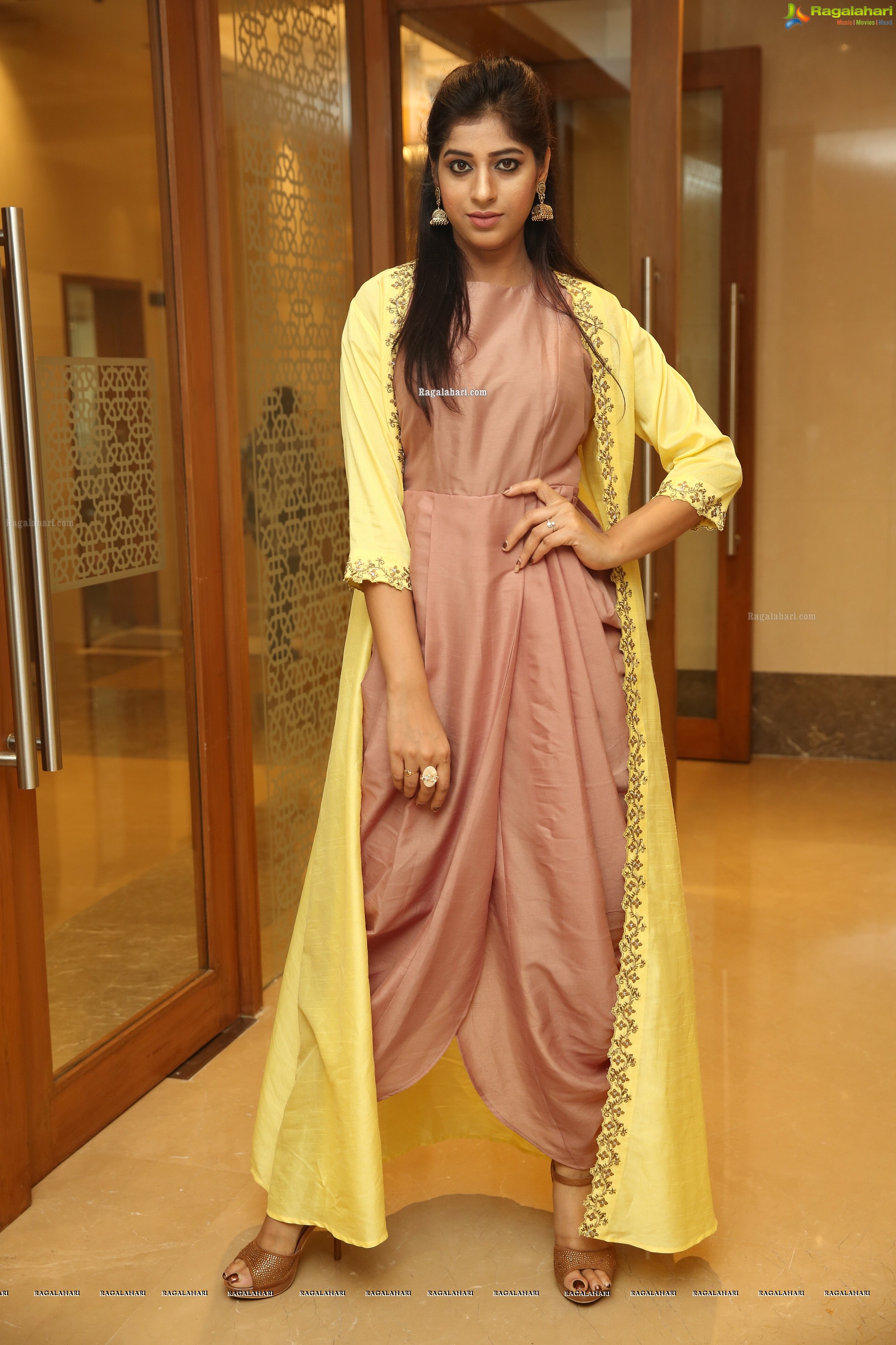 Naziya Khan @ Sutraa Exhibition Curtain Raiser - HD Gallery