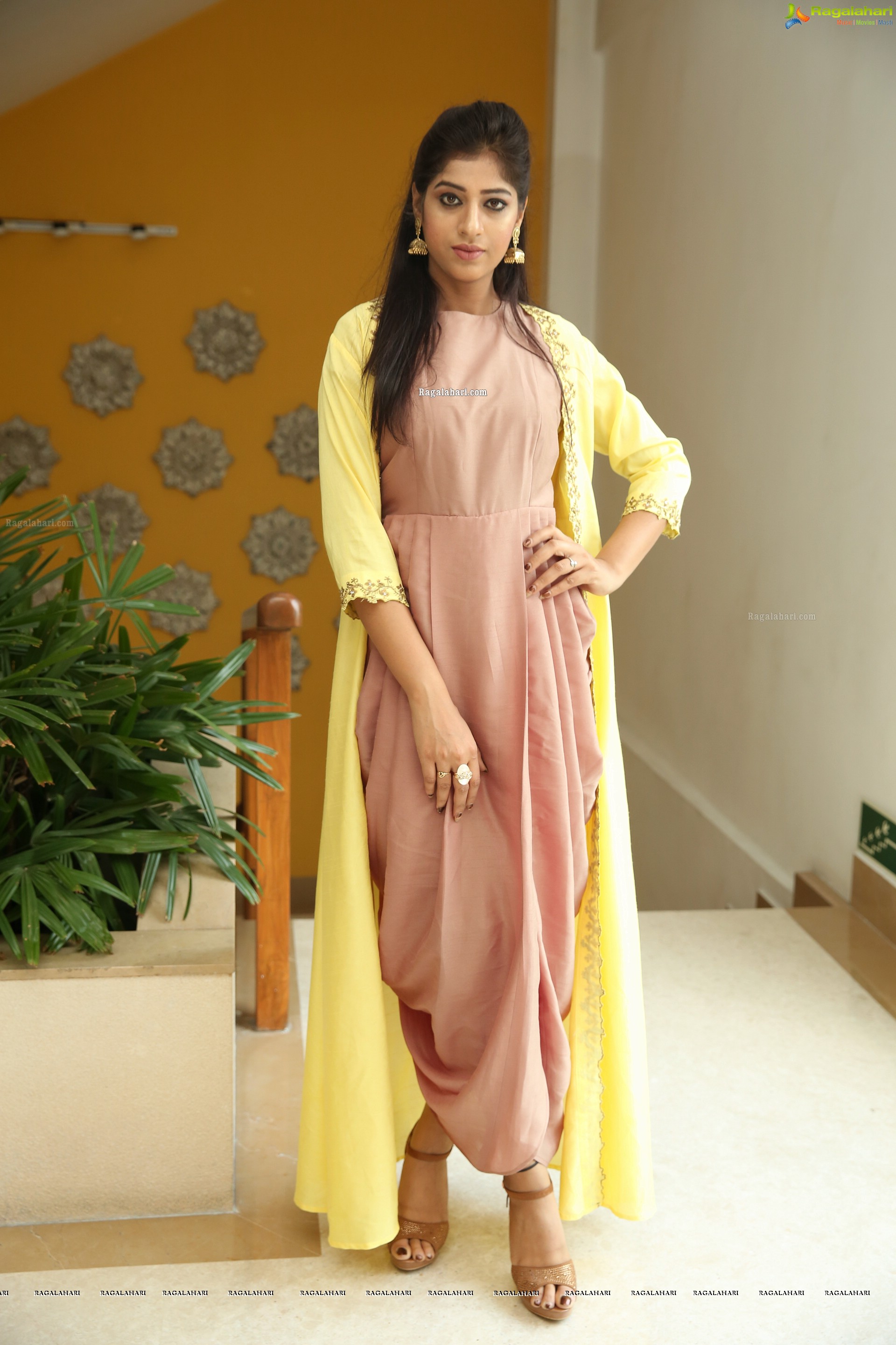 Naziya Khan @ Sutraa Exhibition Curtain Raiser - HD Gallery