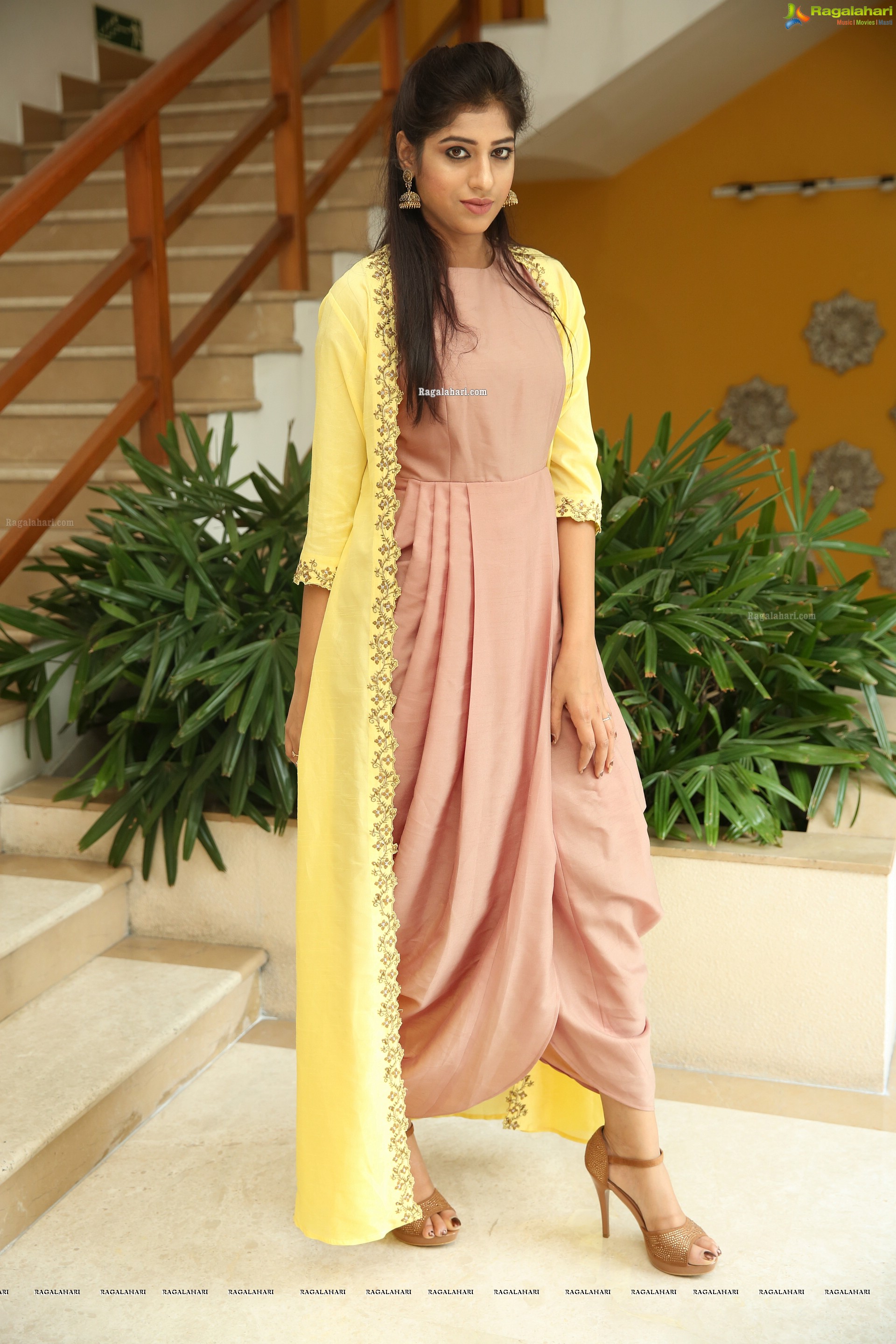 Naziya Khan @ Sutraa Exhibition Curtain Raiser - HD Gallery