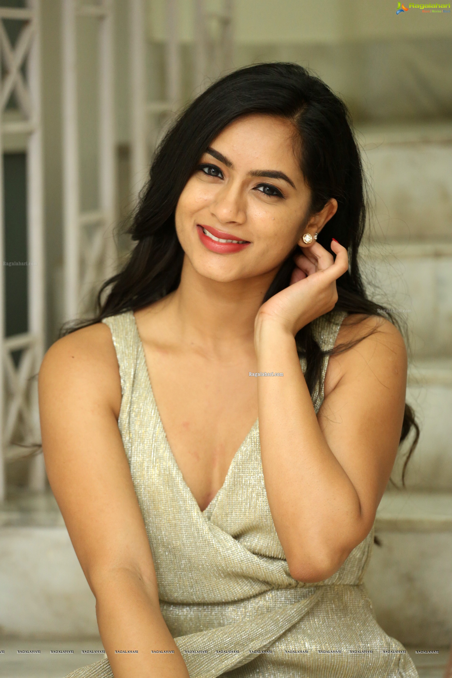 Neha Krishna @ Valliddari Madhya Press Meet - HD Gallery