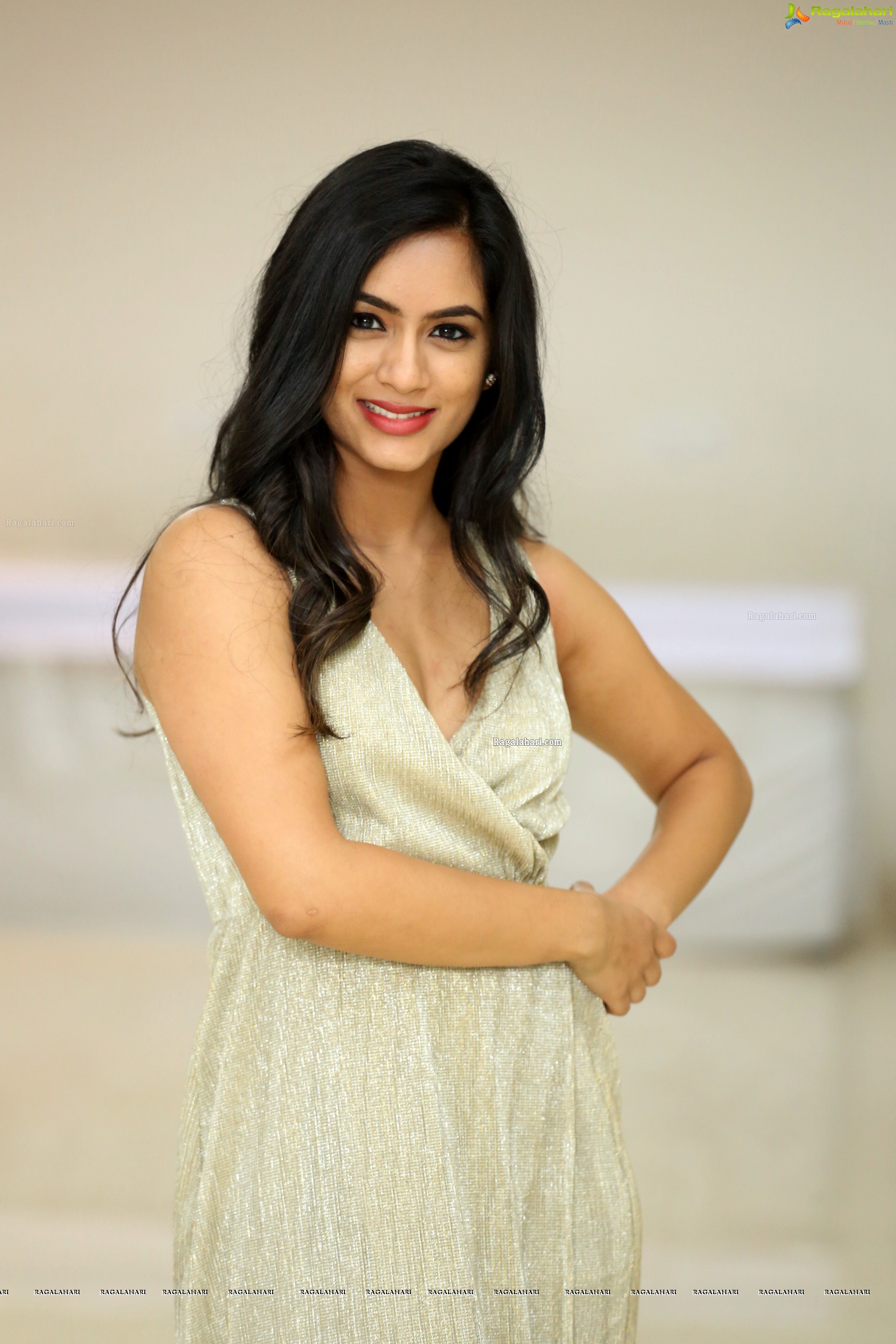 Neha Krishna @ Valliddari Madhya Press Meet - HD Gallery