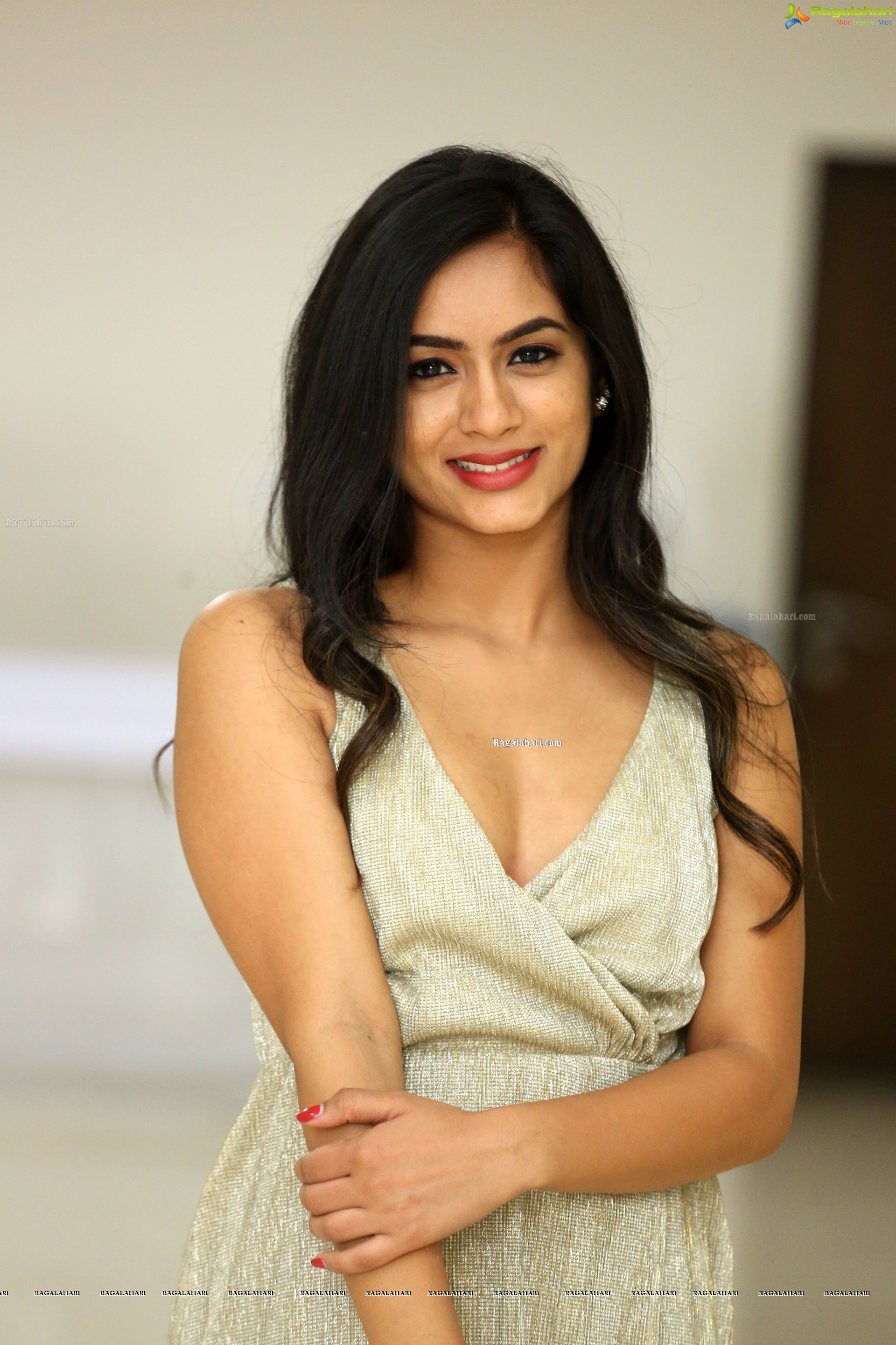 Neha Krishna @ Valliddari Madhya Press Meet - HD Gallery