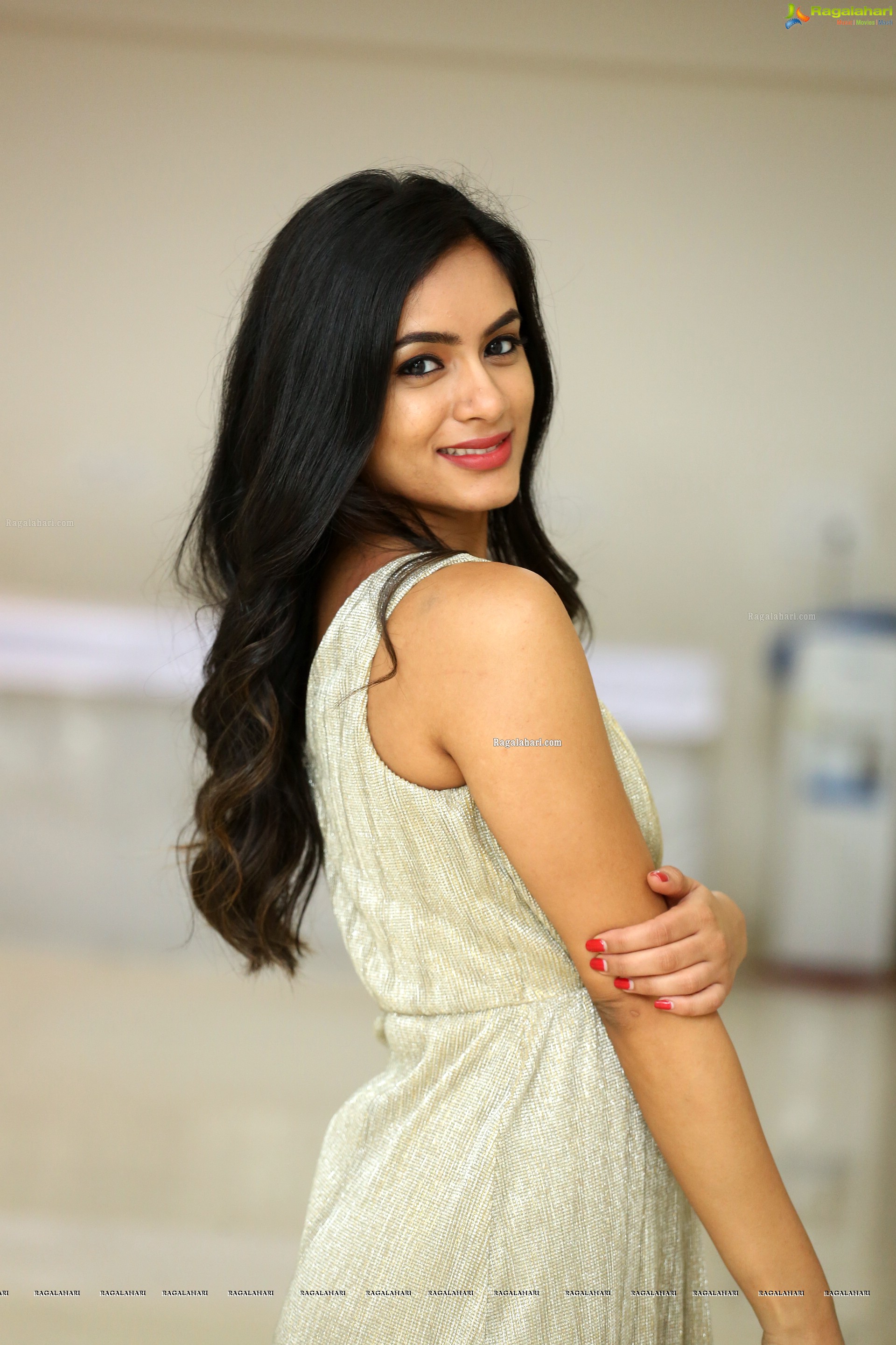 Neha Krishna @ Valliddari Madhya Press Meet - HD Gallery