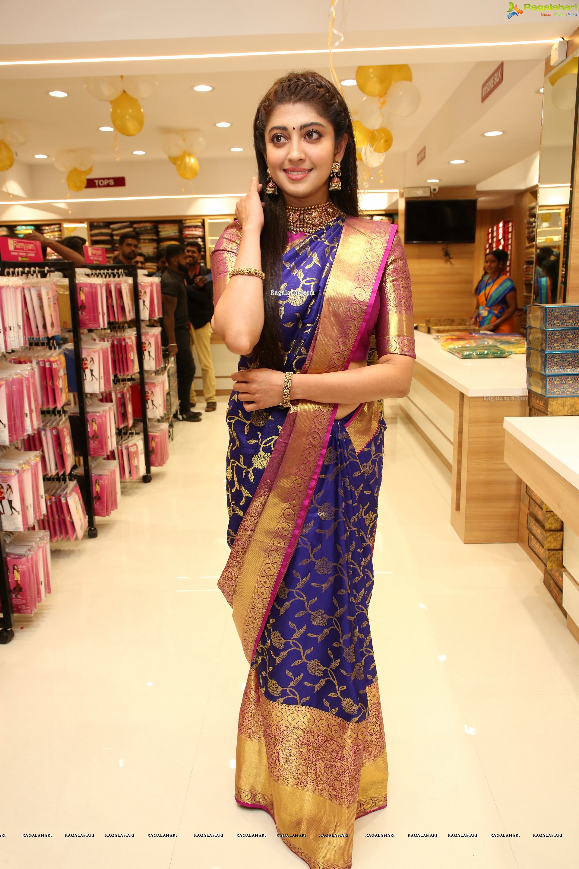 Pranitha Subhash @ Srinivasa Shopping Mall Launch - HD Gallery