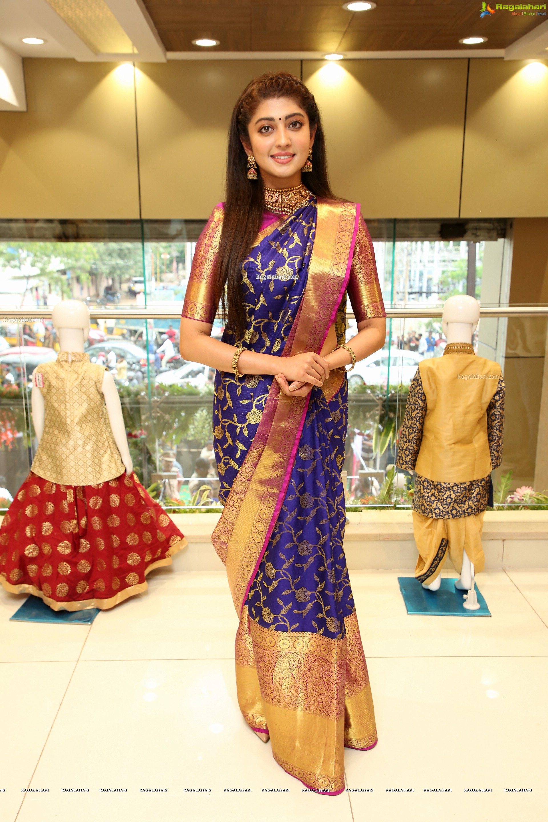 Pranitha Subhash @ Srinivasa Shopping Mall Launch - HD Gallery
