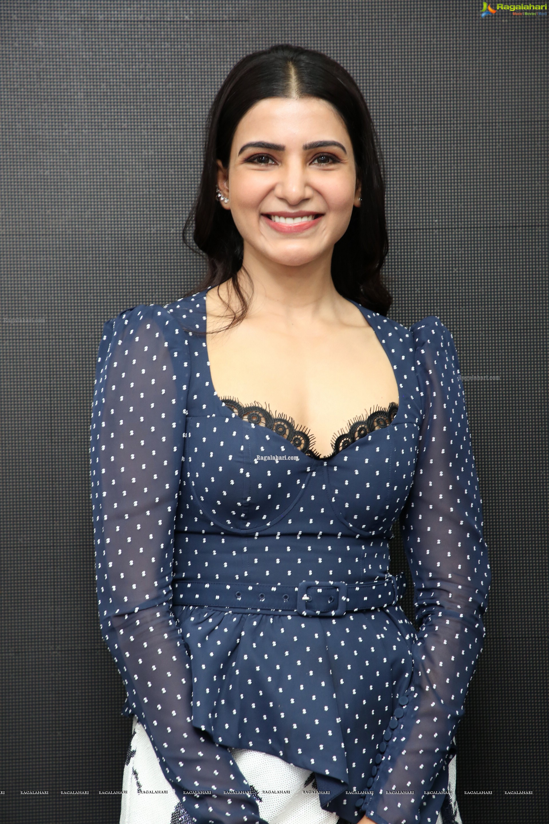 Samantha Akkineni at Oneplus Mobiles Launch At Big C - HD Gallery