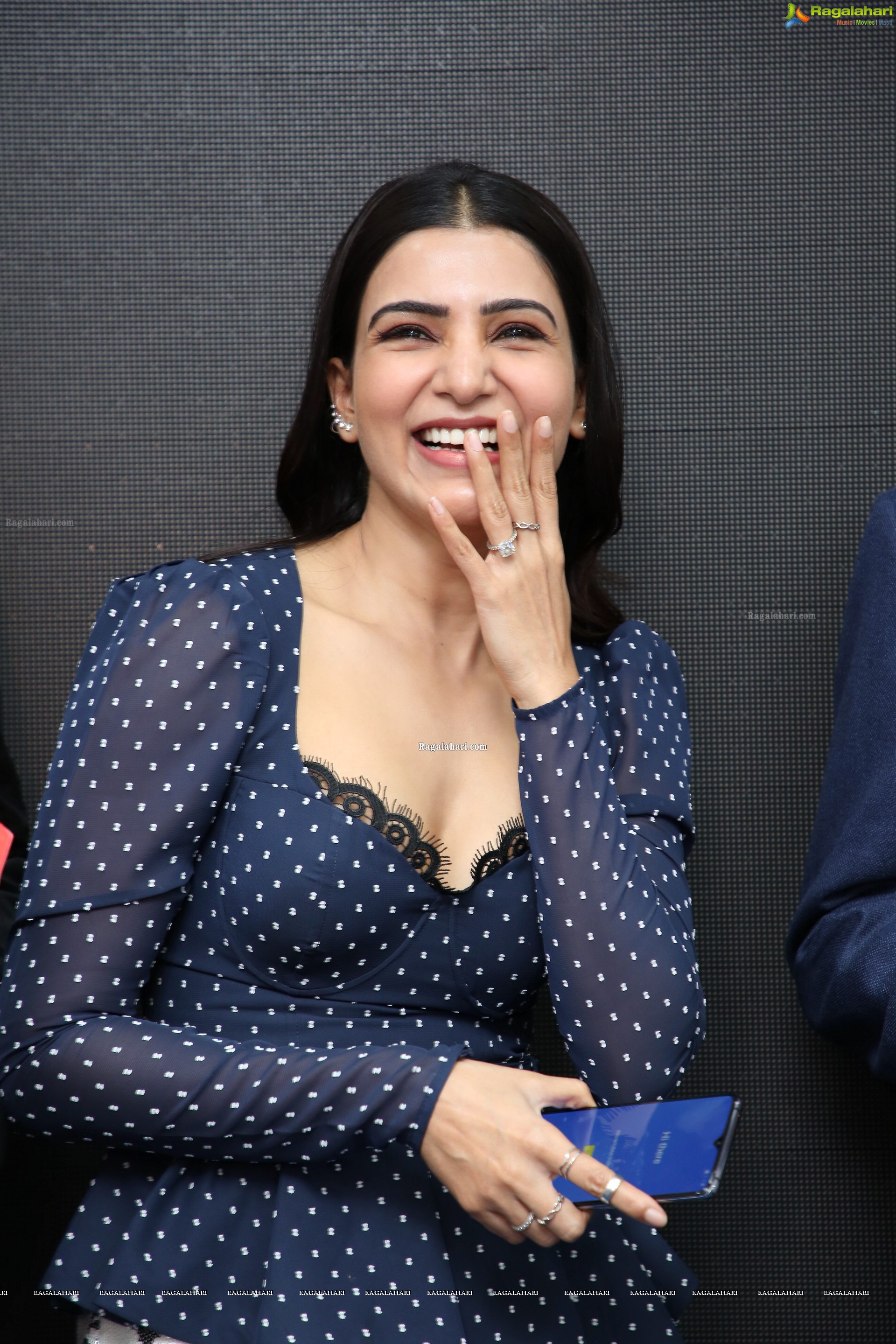 Samantha Akkineni at Oneplus Mobiles Launch At Big C - HD Gallery