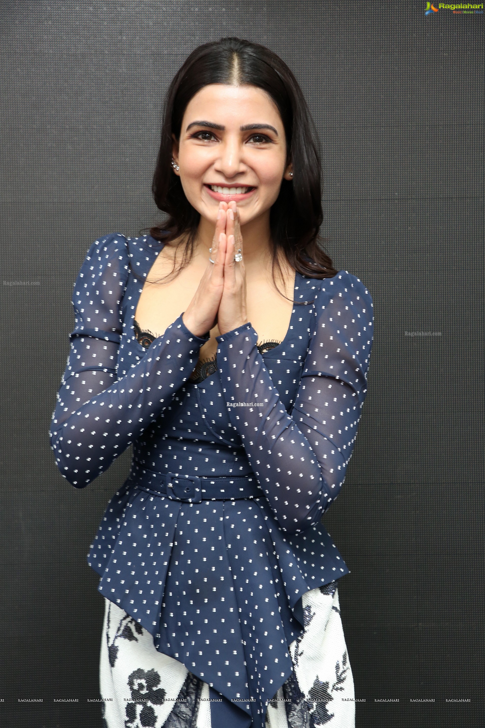 Samantha Akkineni at Oneplus Mobiles Launch At Big C - HD Gallery