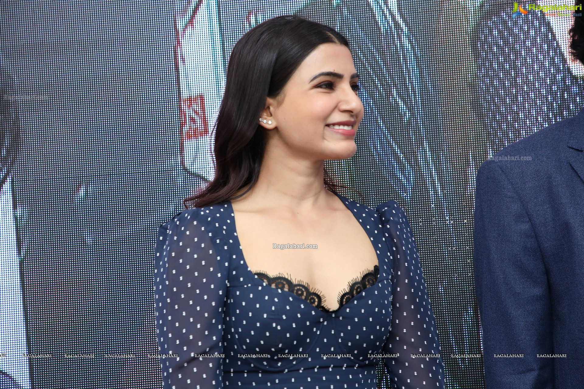 Samantha Akkineni at Oneplus Mobiles Launch At Big C - HD Gallery