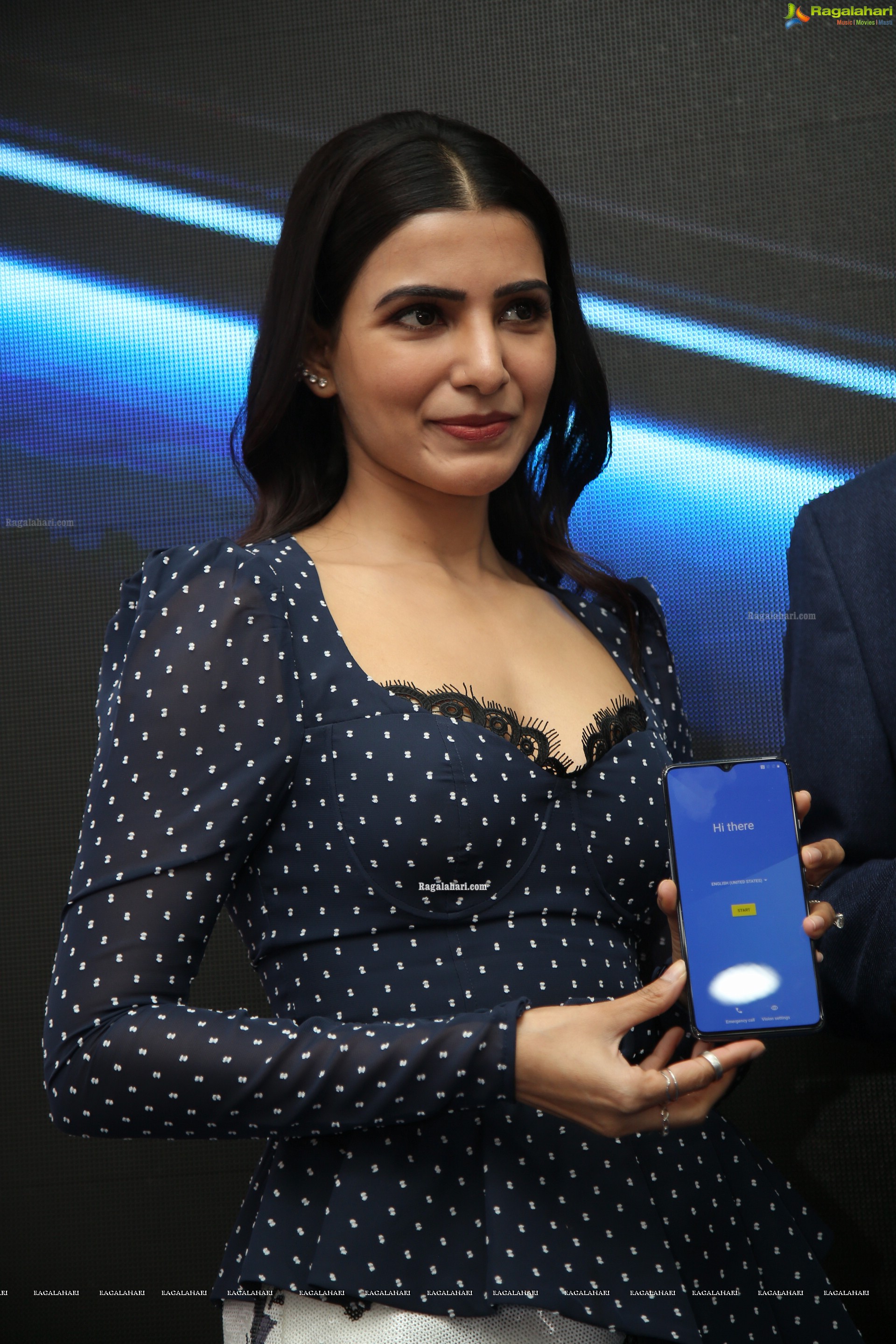 Samantha Akkineni at Oneplus Mobiles Launch At Big C - HD Gallery