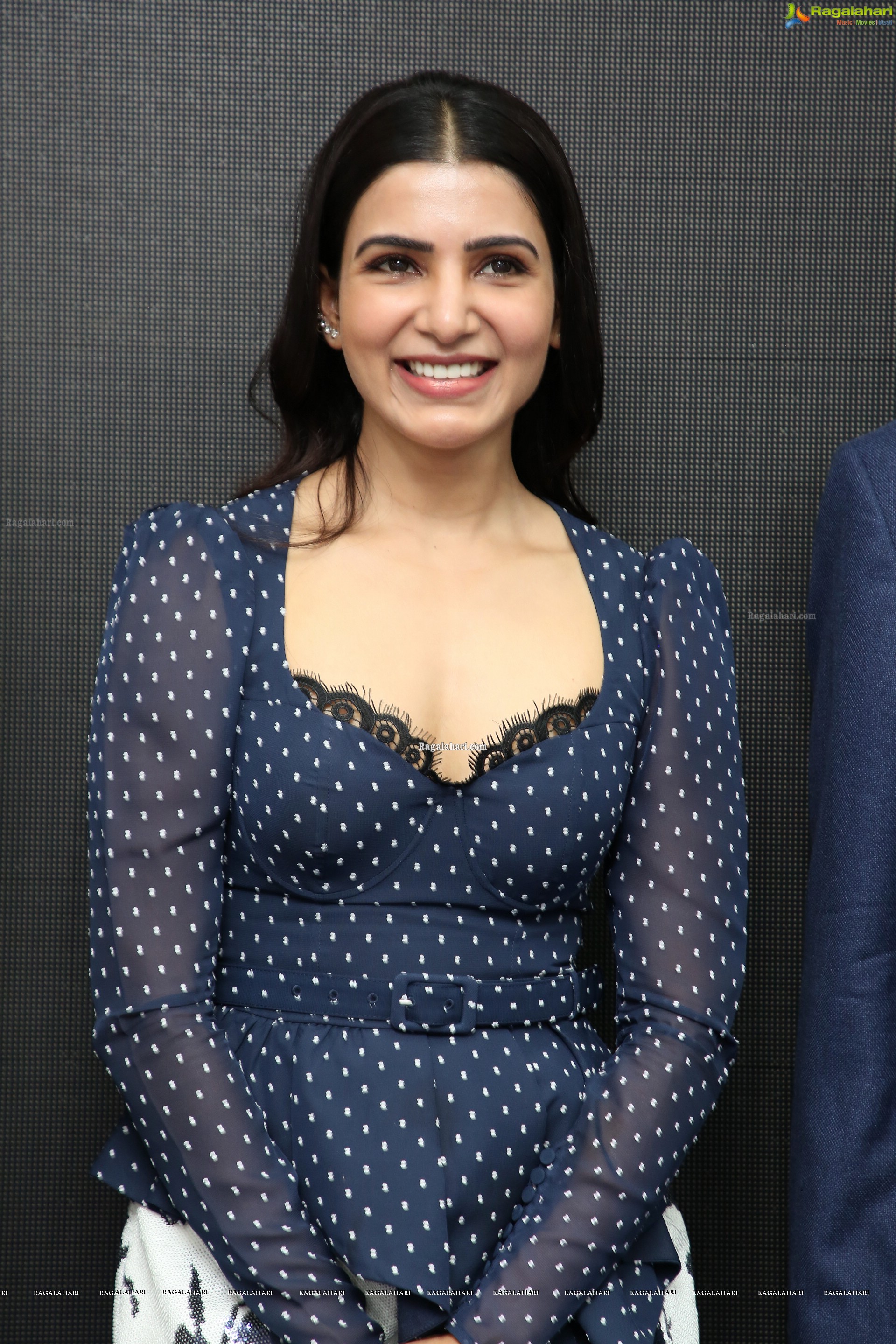 Samantha Akkineni at Oneplus Mobiles Launch At Big C - HD Gallery