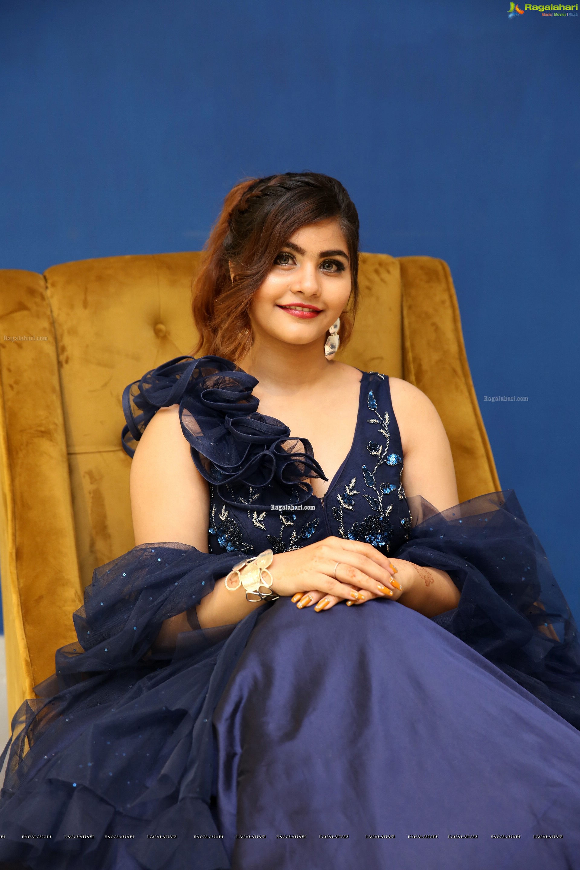 Sara Khan @ Sarath City Capital Mall Diwali Celebrations 2019 - HD Gallery