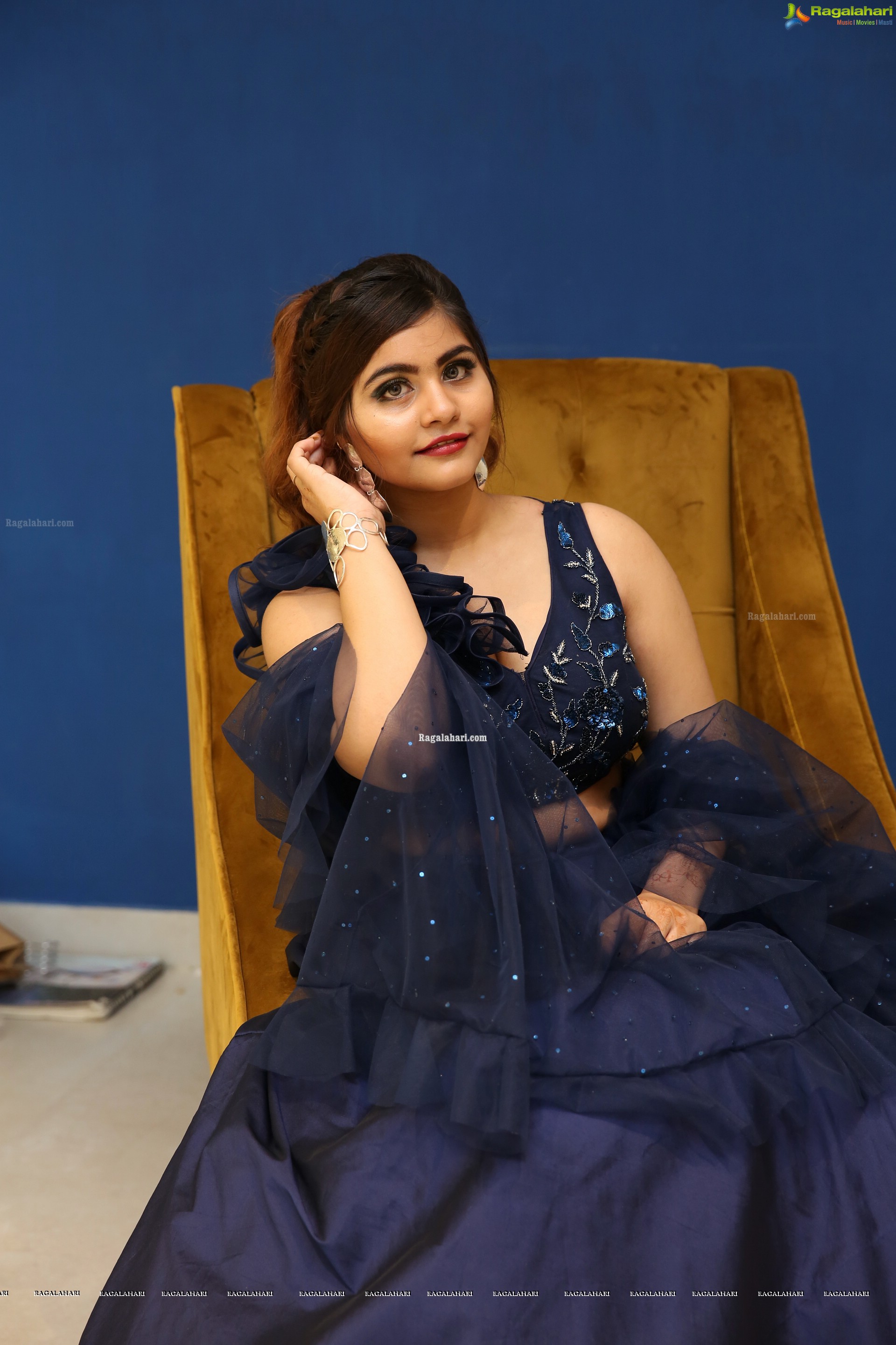 Sara Khan @ Sarath City Capital Mall Diwali Celebrations 2019 - HD Gallery