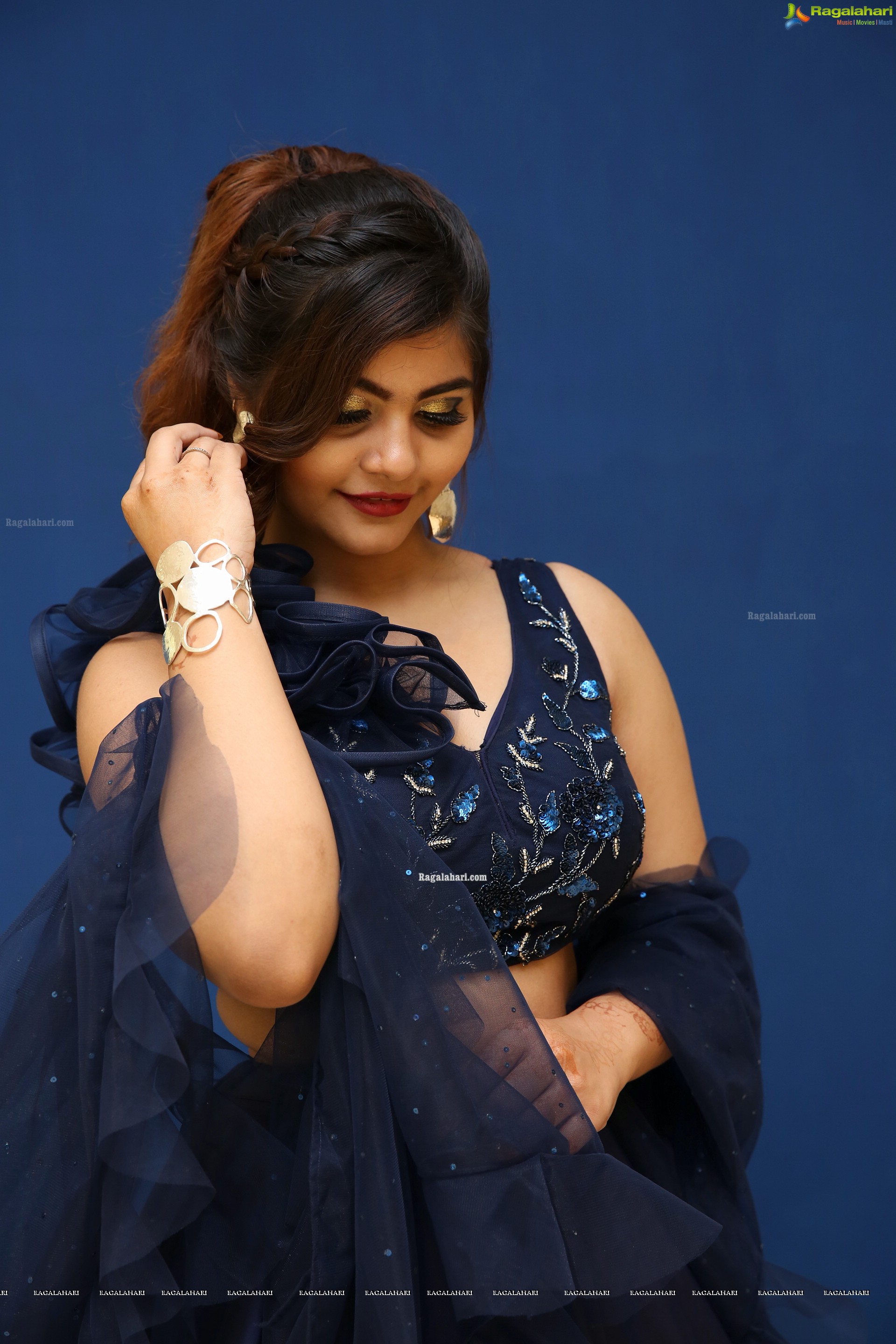 Sara Khan @ Sarath City Capital Mall Diwali Celebrations 2019 - HD Gallery