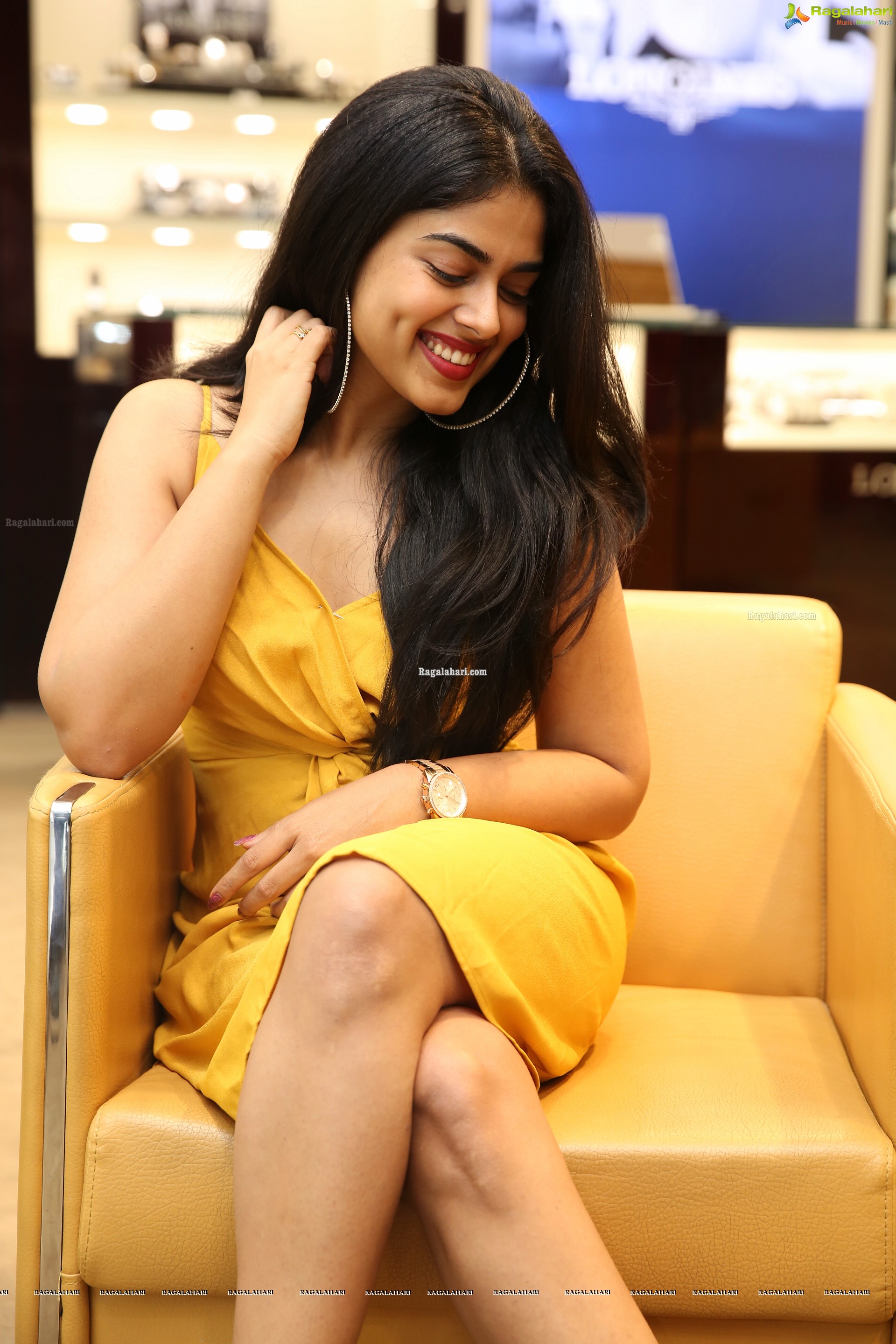 Siddhi Idnani @ Bajaj Electronics Lucky Draw Event - HD Gallery